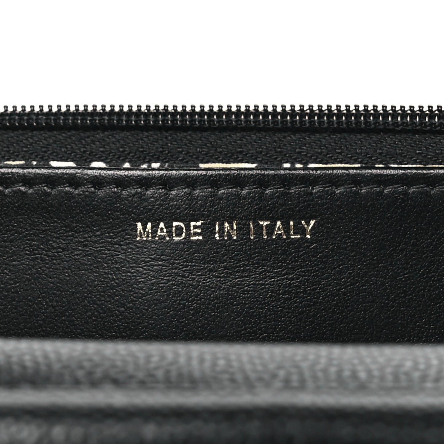 Caviar Quilted Striated CC Wallet On Chain WOC Black