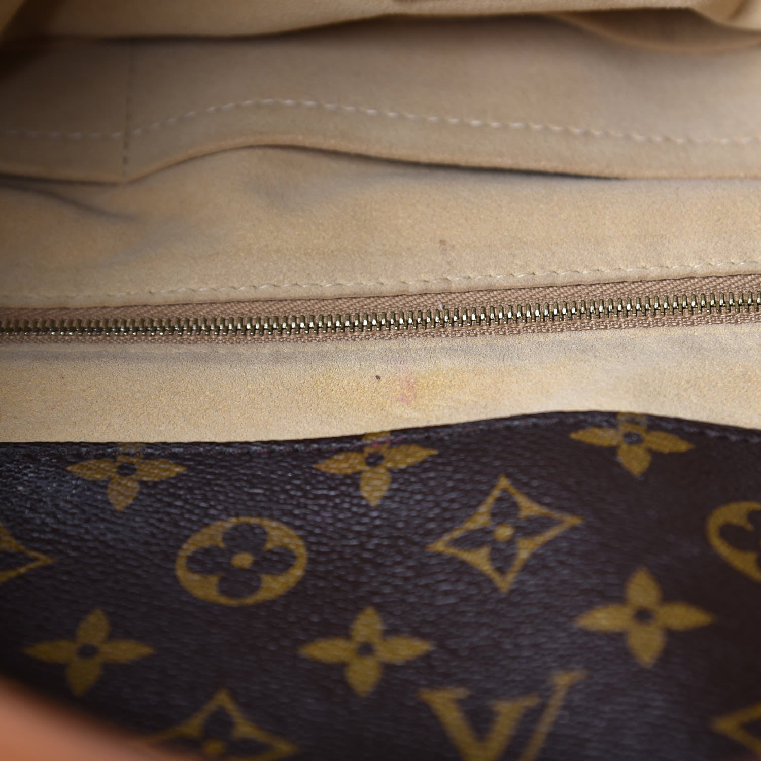 Louis Vuitton Monogram Artsy MM 9 of 12