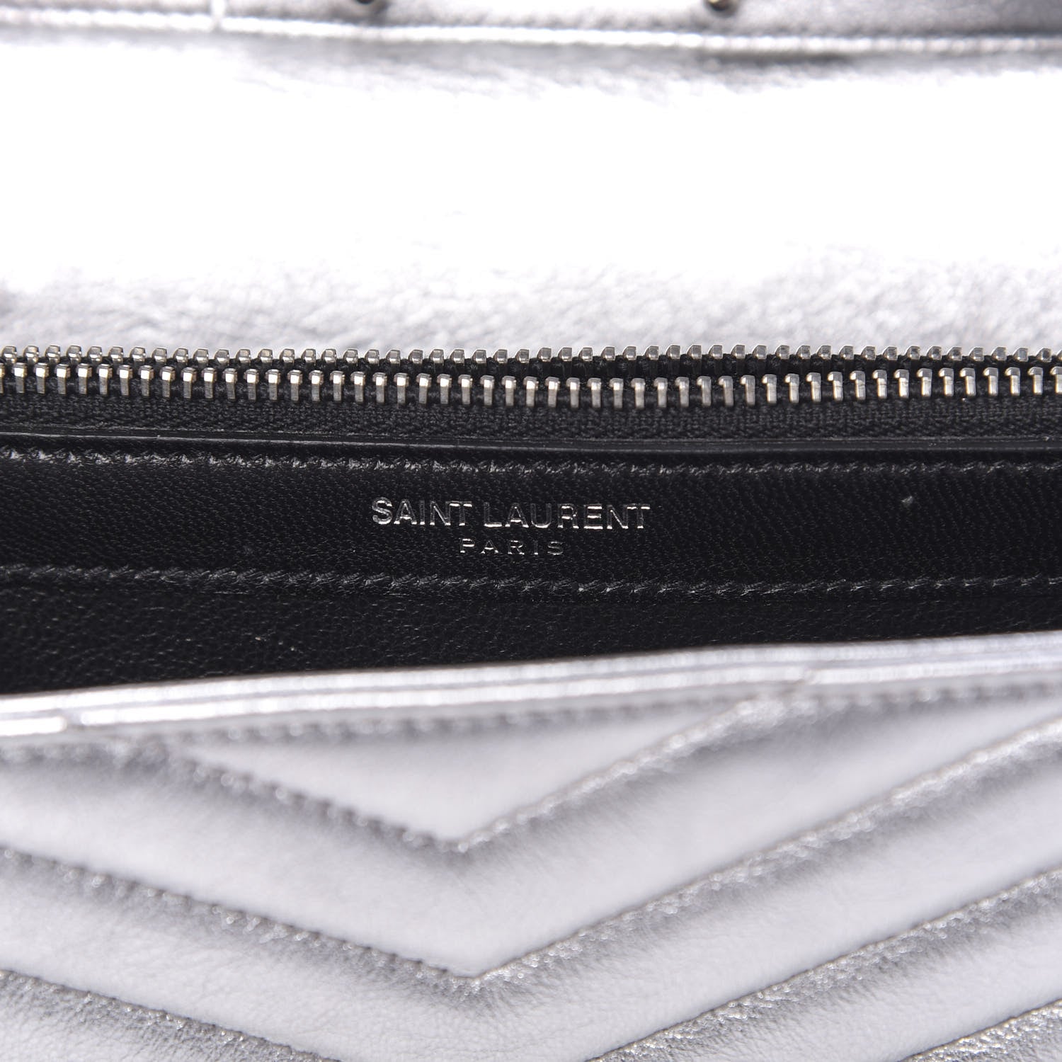 Saint Laurent Metallic Lambskin Matelasse Chevron Monogram Chain Wallet Argento 6 of 11