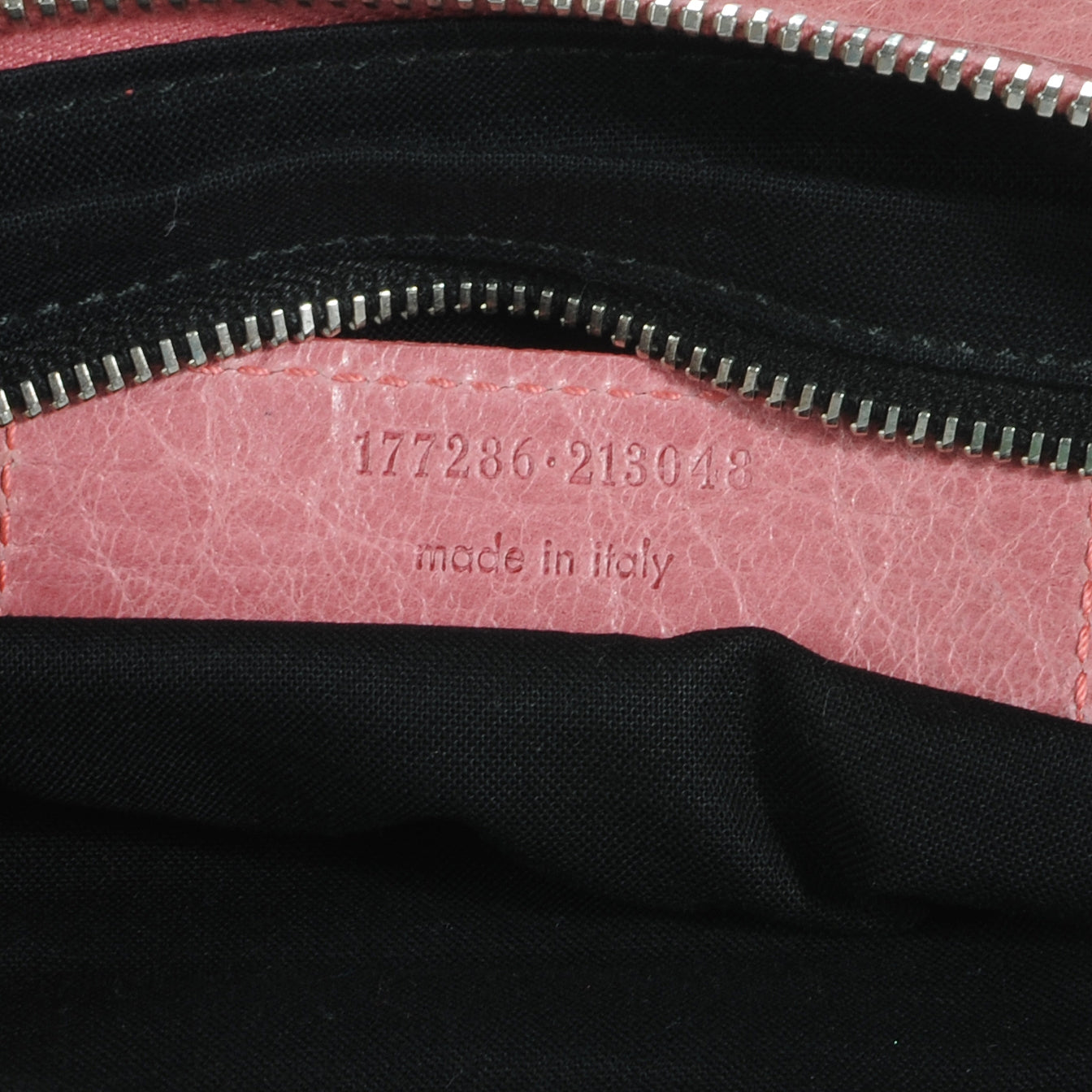 Agneau Giant Handle Flat Clutch Framboise