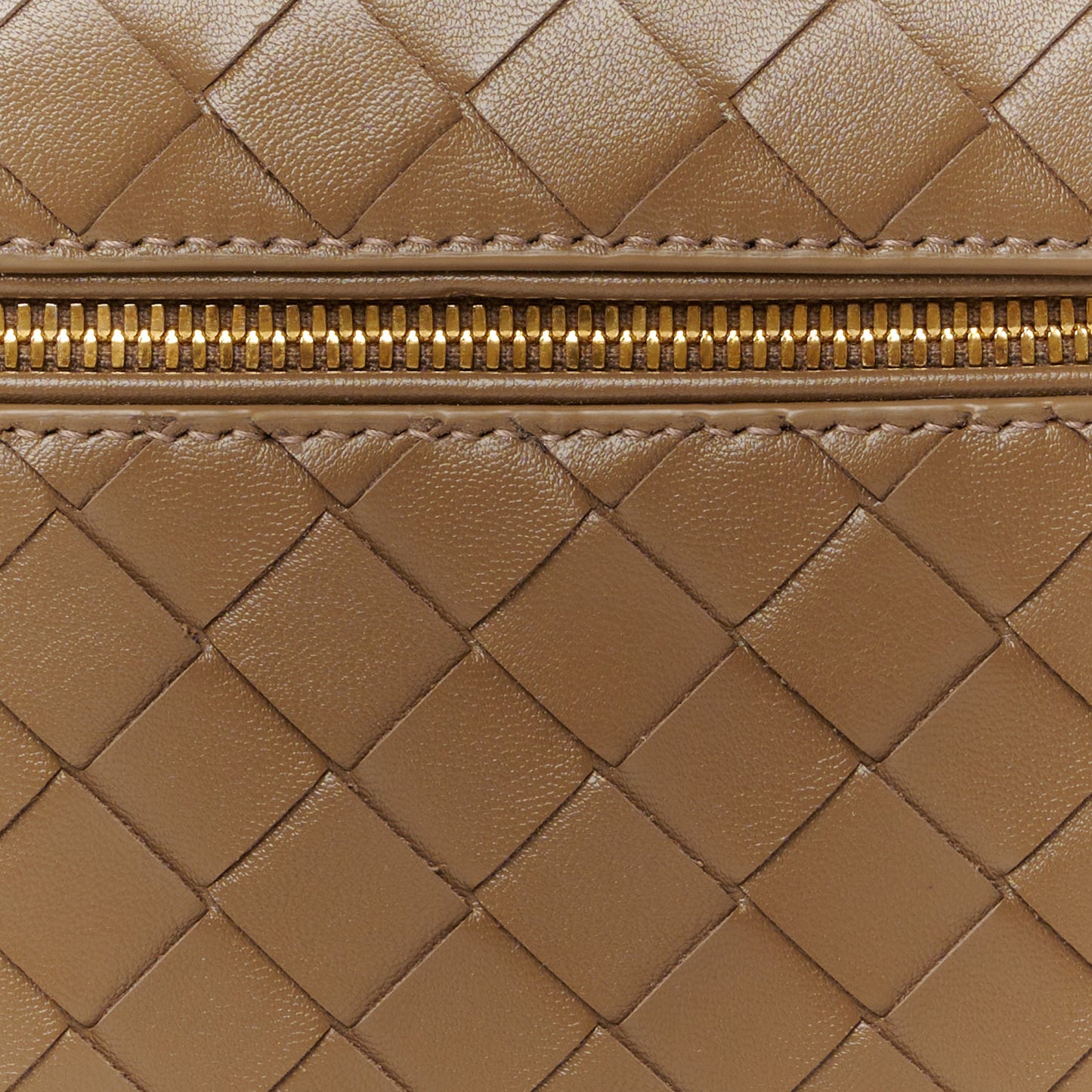Nappa Intrecciato Bang Bang Vanity Case Pinecone