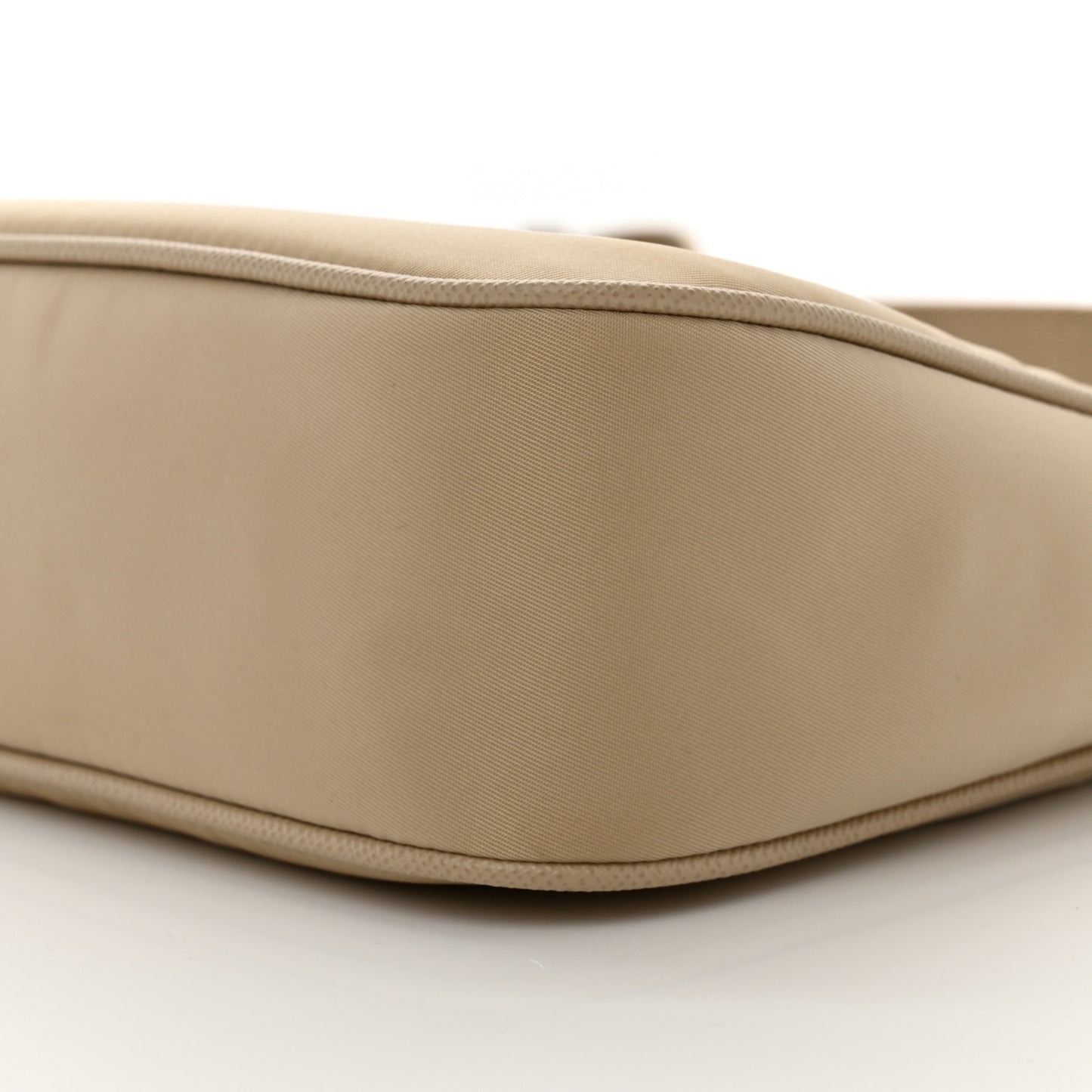 Saffiano Lux Re-Edition 2005 Shoulder Bag Cammeo