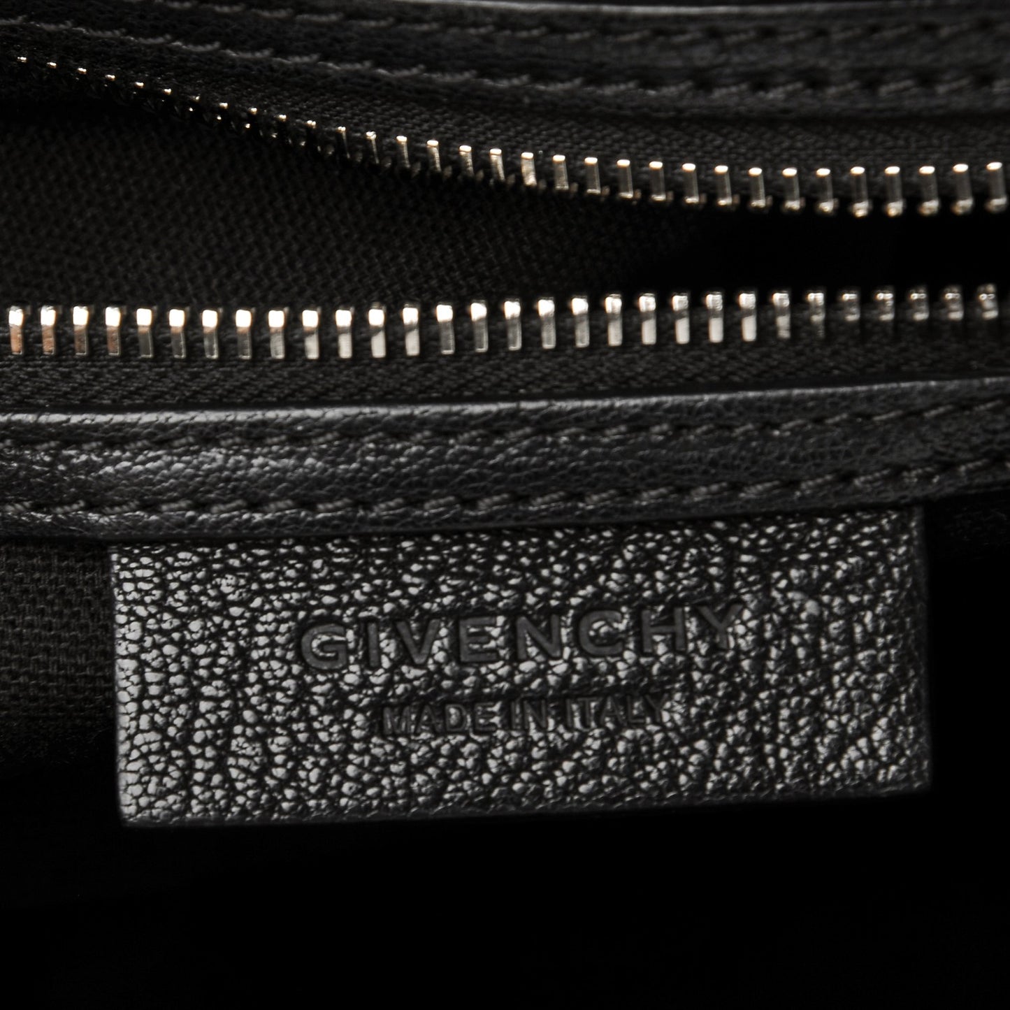 Sugar Goatskin Medium Antigona Black