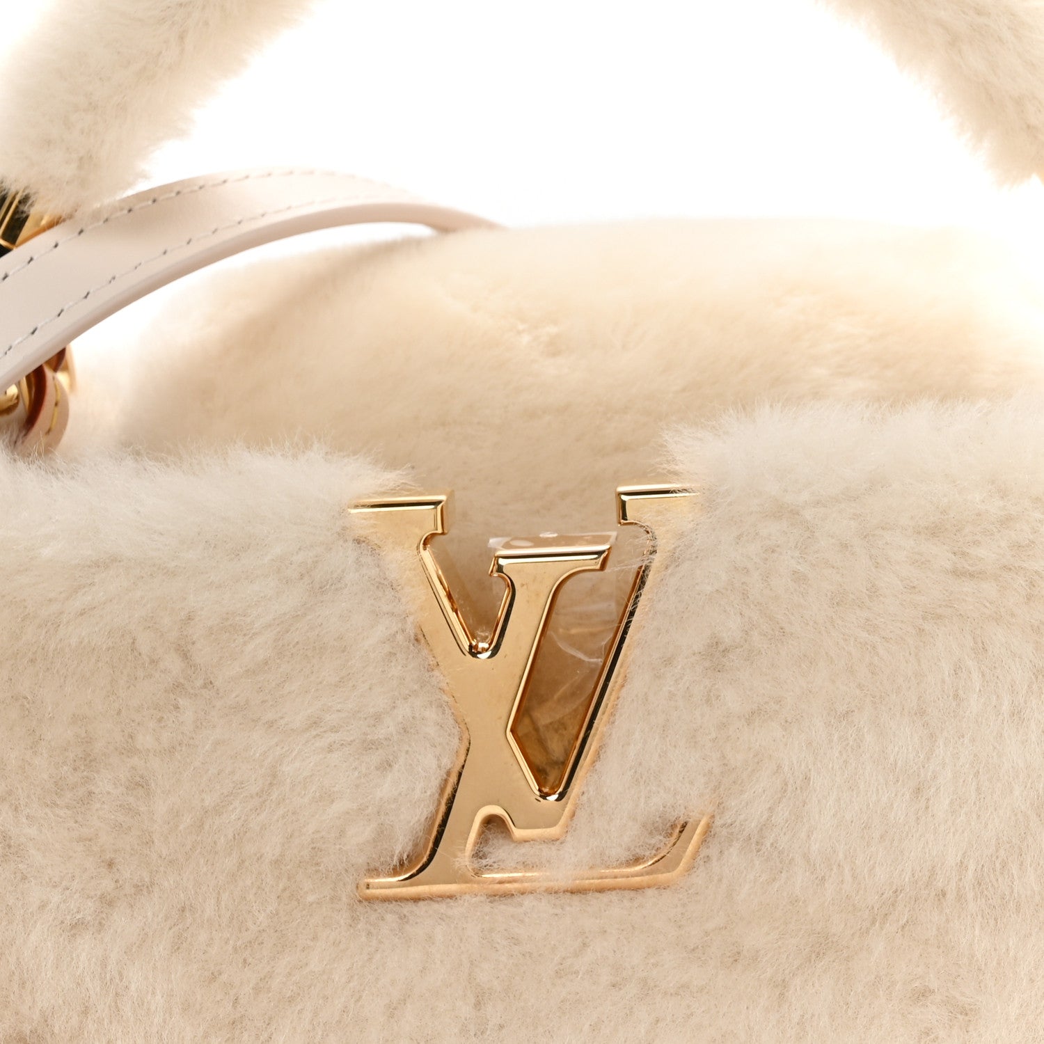 Louis Vuitton Shearling Caousnow Capucines Cream 7 of 9