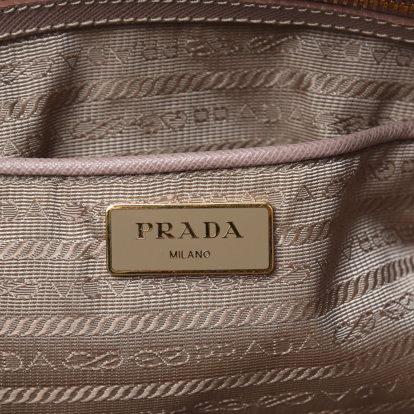 Saffiano Medium Galleria Double Zip Tote Cammeo