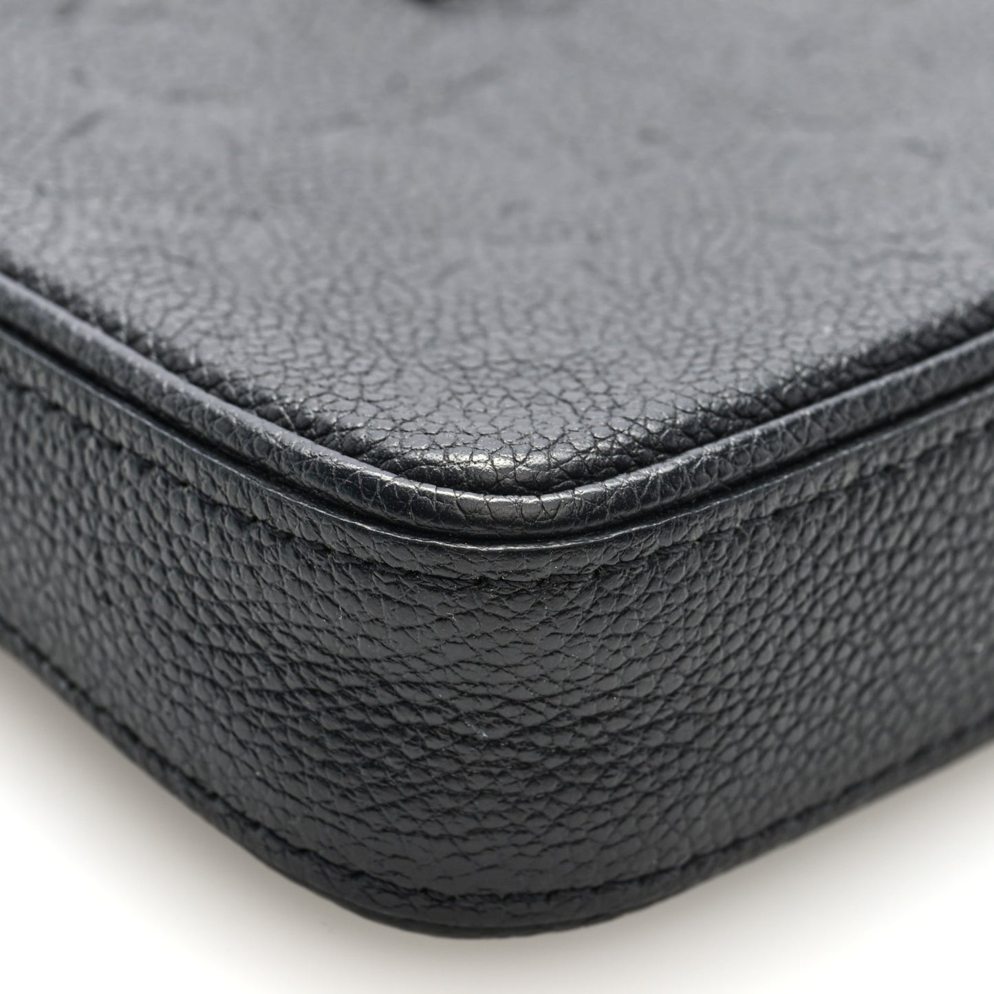 Empreinte Easy Pouch On Strap Black