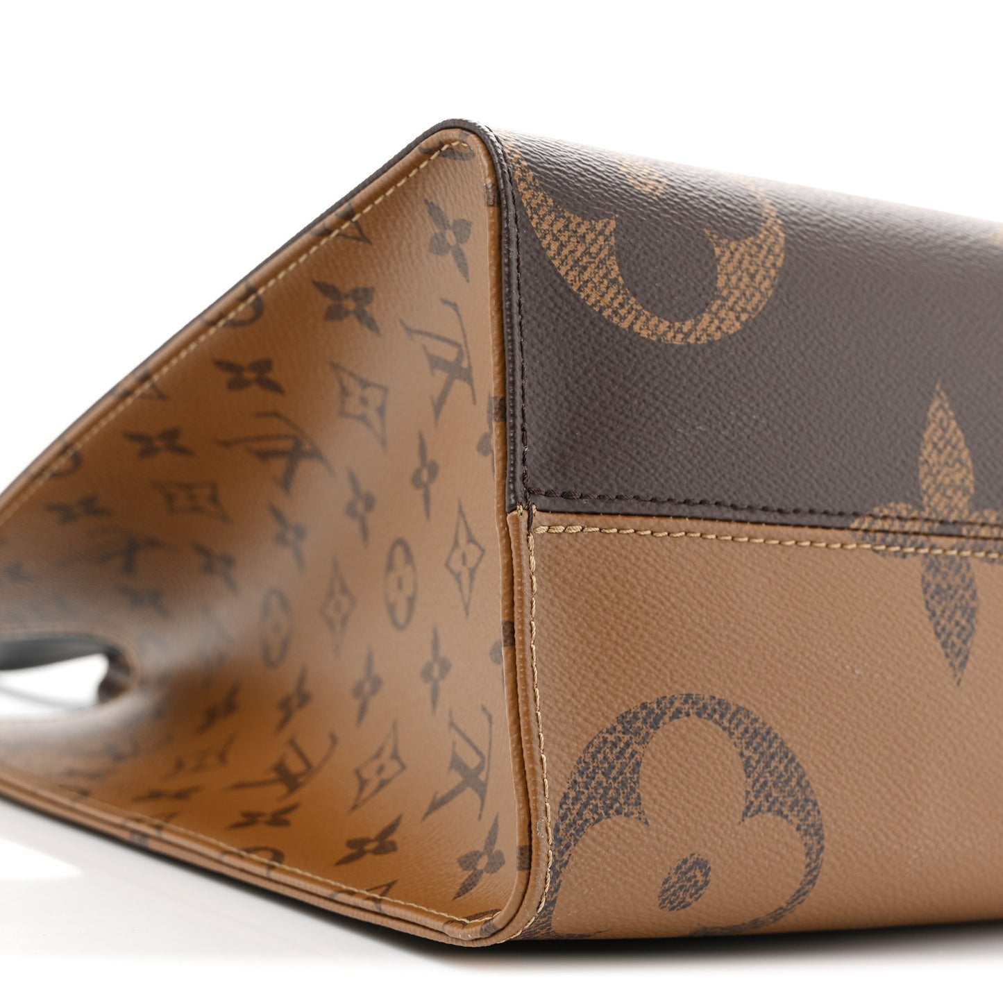 Reverse Monogram Giant Onthego MM