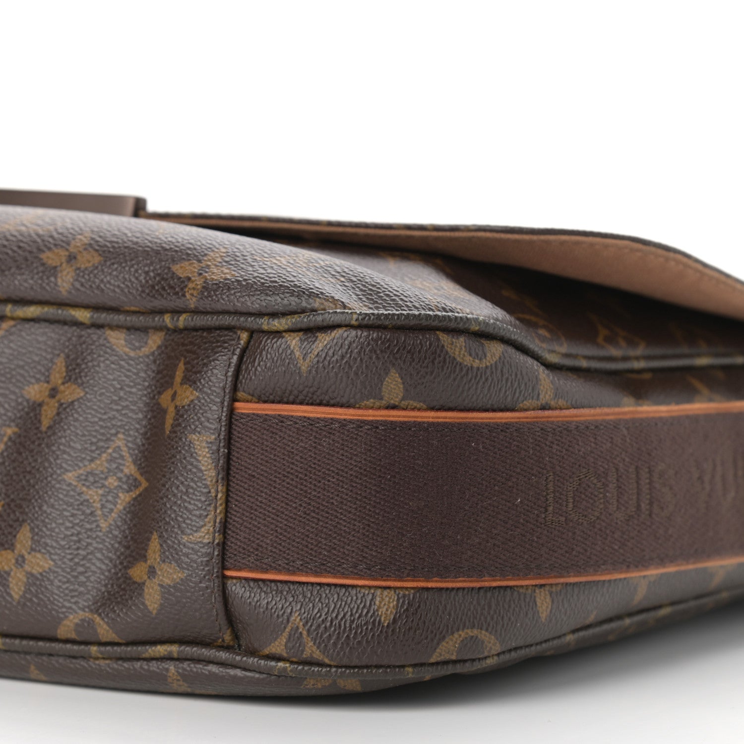 Louis Vuitton Monogram Beaubourg MM Messenger Bag 10 of 11