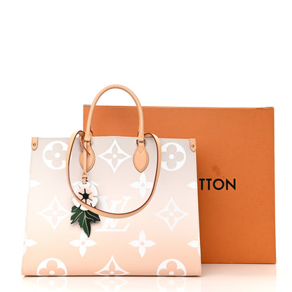 Louis Vuitton Monogram Giant By The Pool Onthego GM Brume 11 of 11