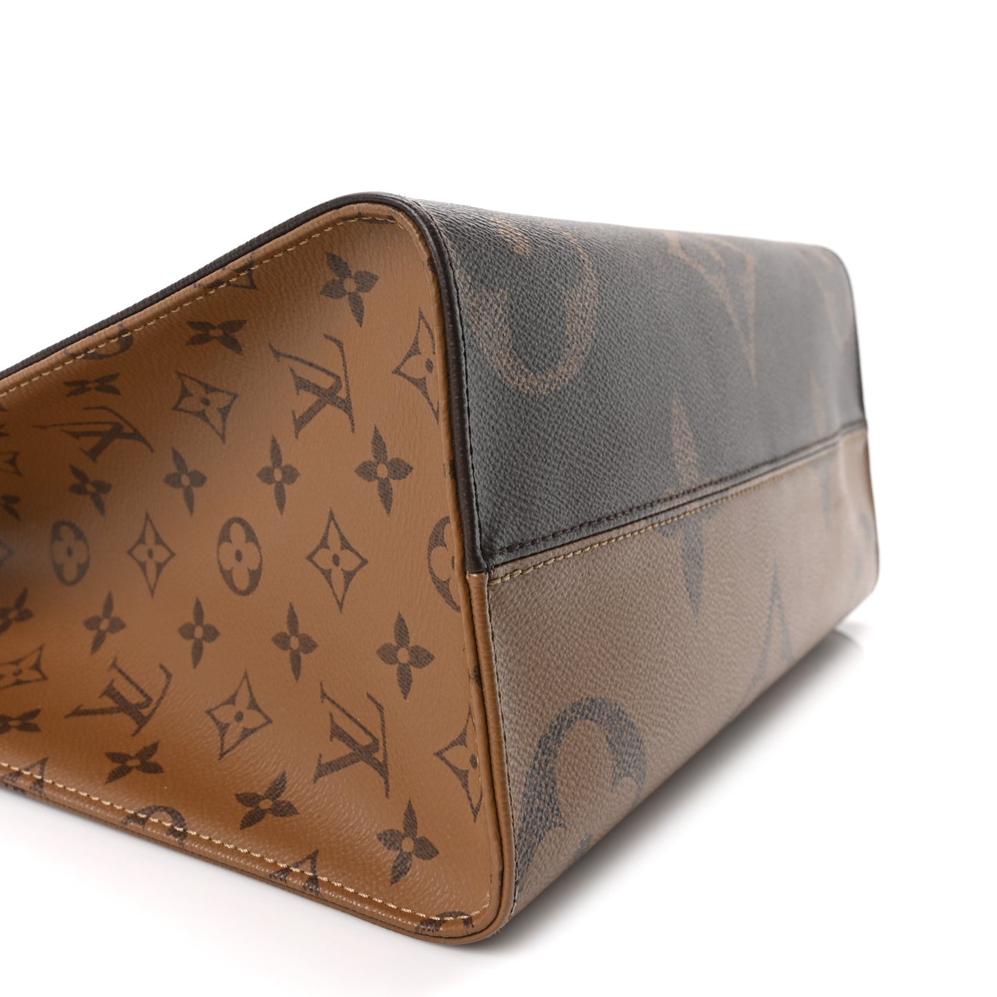 Reverse Monogram Giant Onthego MM