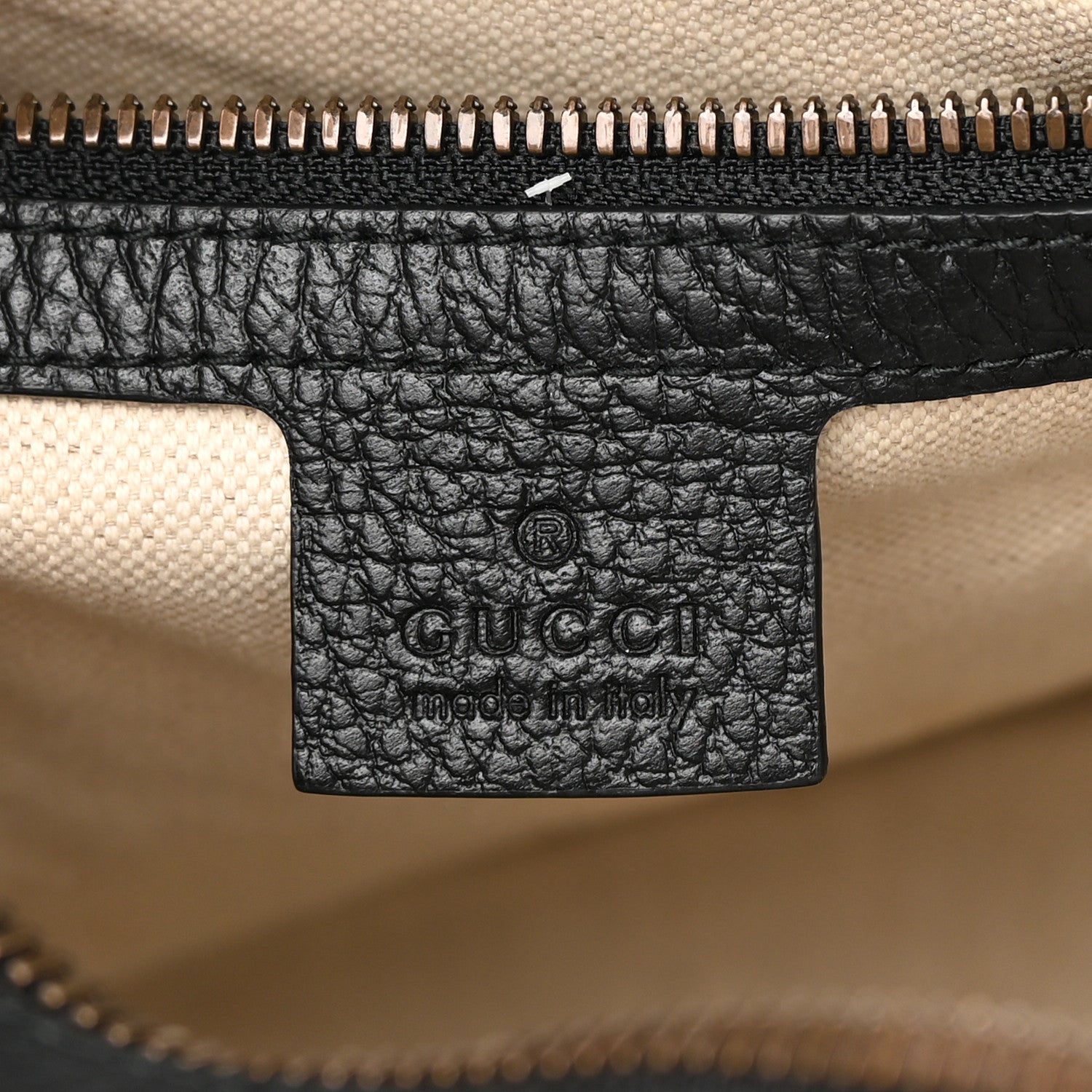 Gucci Grained Calfskin Logo Messenger Bag Black 6 of 12