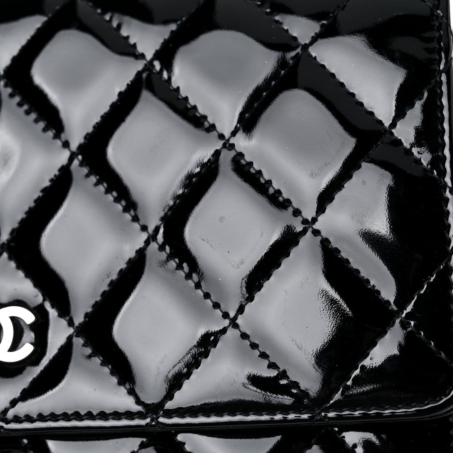Patent Quilted Wallet On Chain WOC Black