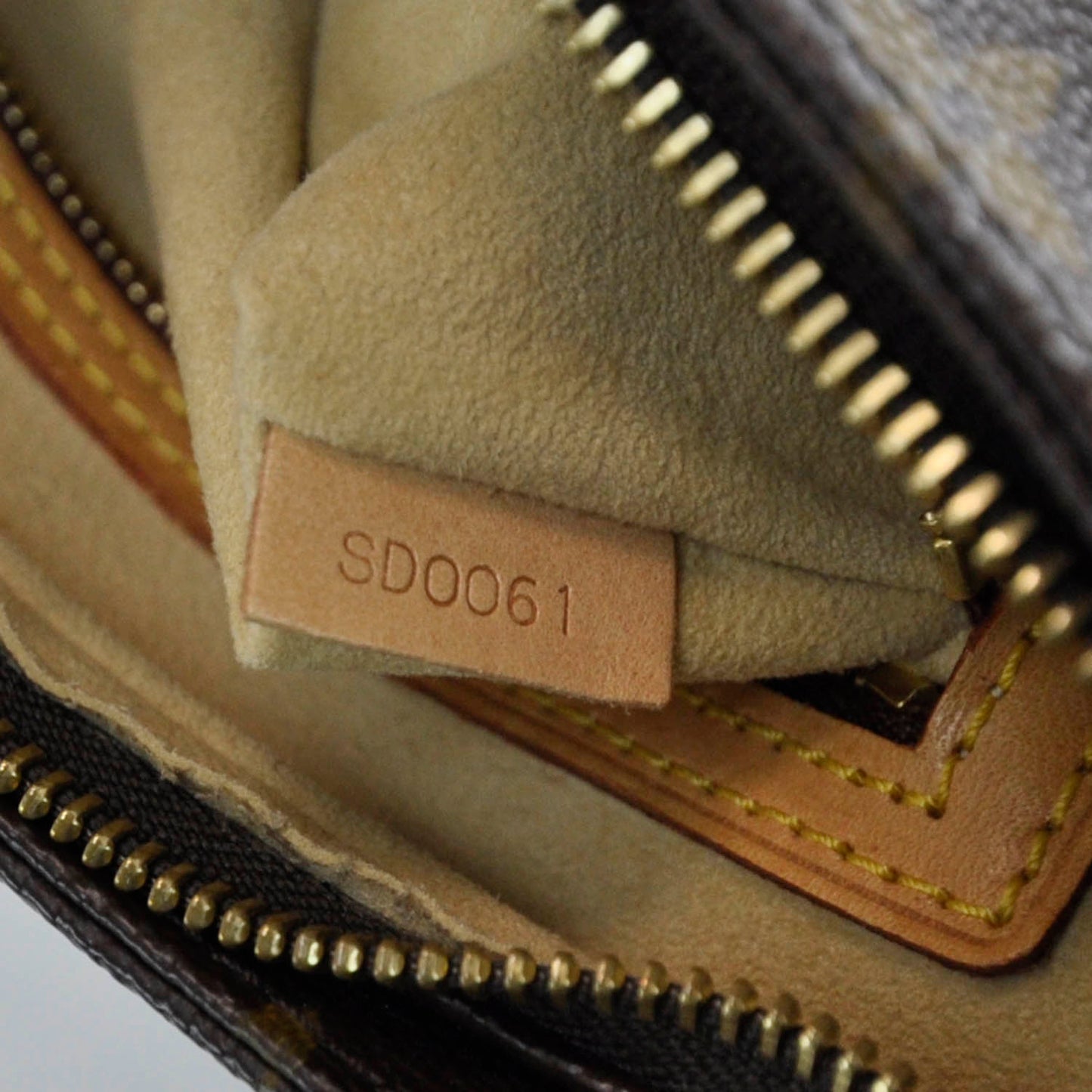 Monogram Looping MM