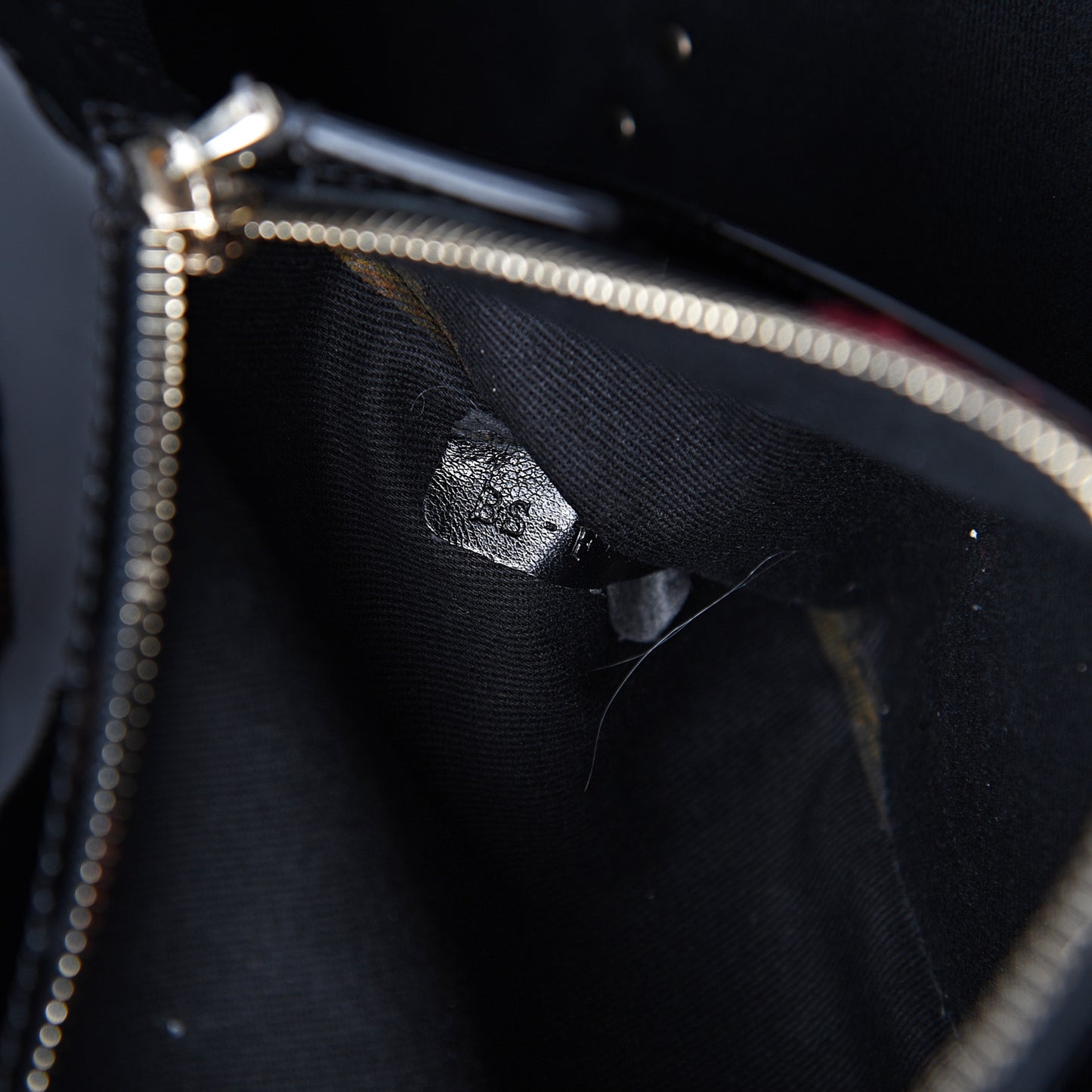 Patent Medium Rockstud Tote Black
