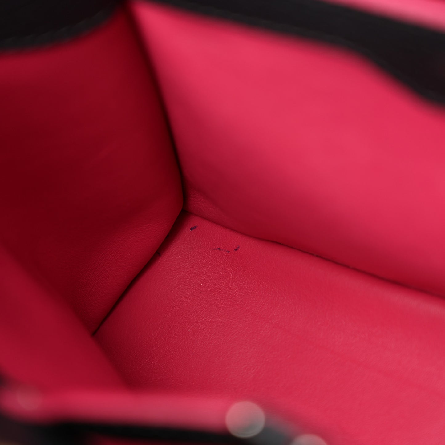 Taurillon Capucines PM Cobalt Fuchsia