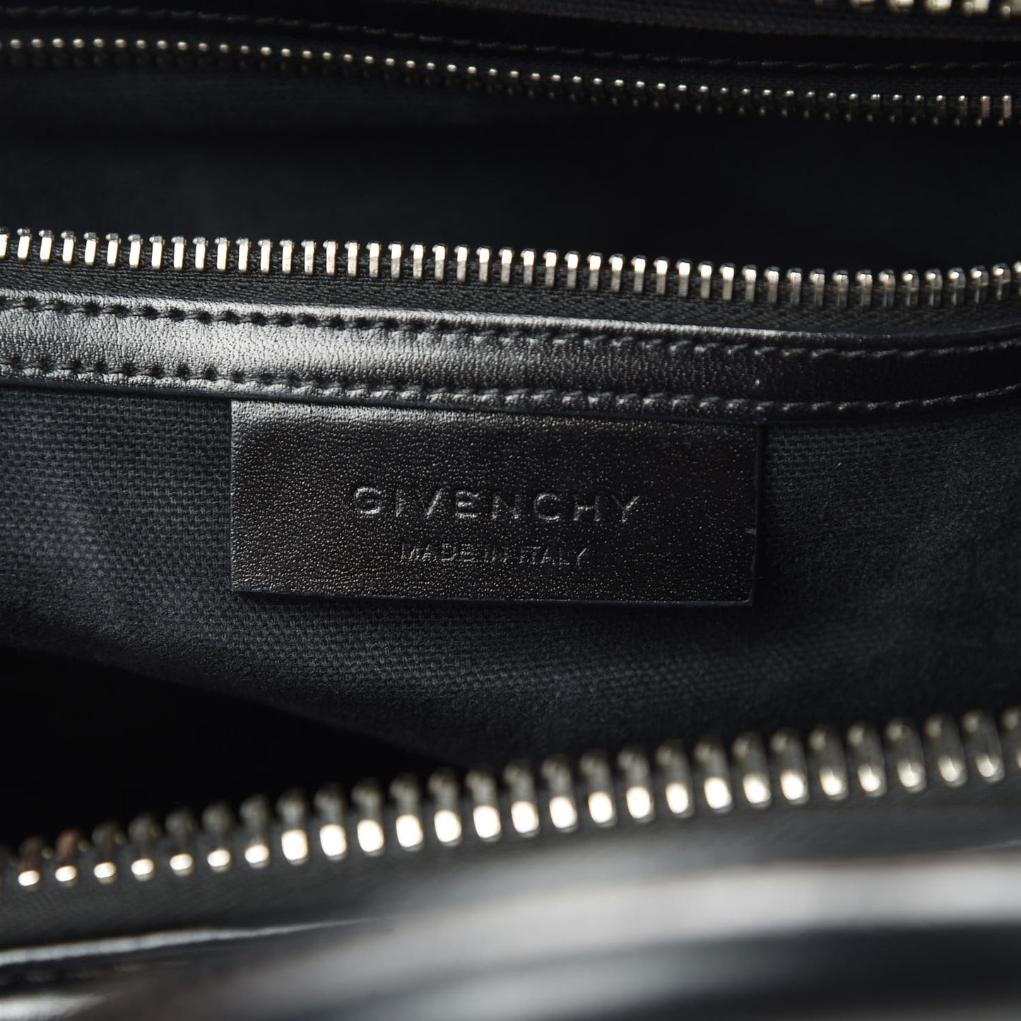 Shiny Lord Calfskin Medium Antigona Black