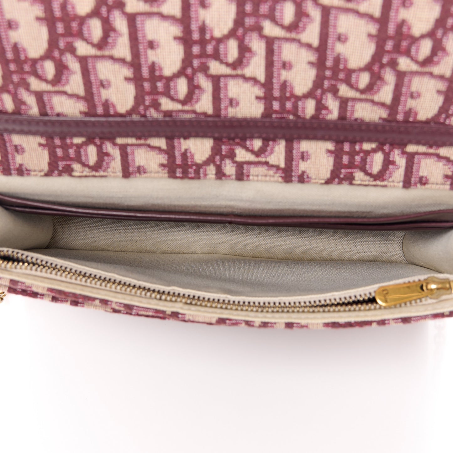 Oblique Saddle Chain Pouch Burgundy