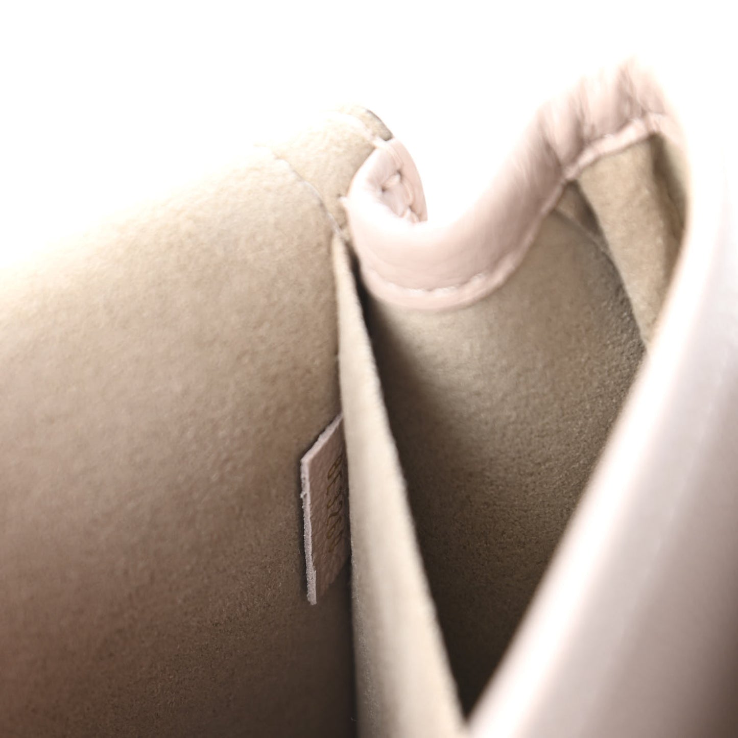 Grained Calfskin Lockme Chain Bag Greige