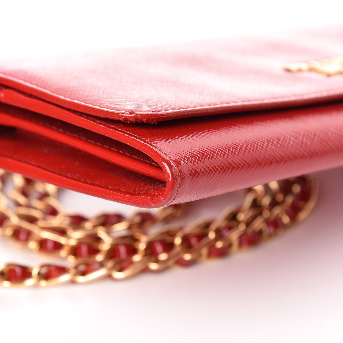 Saffiano Vernice Metal Oro Chain Wallet Rosso