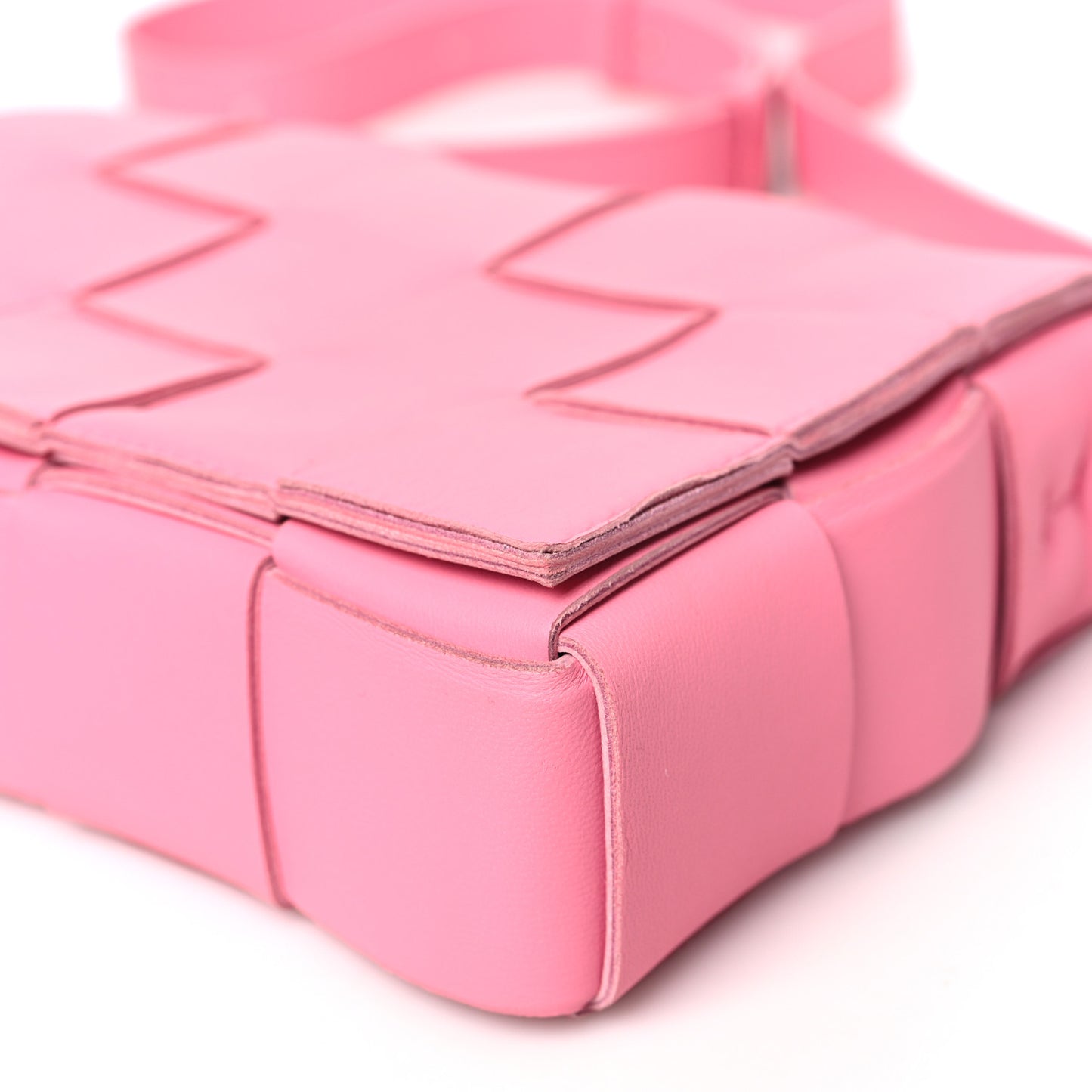 Lambskin Maxi Intrecciato Cassette Crossbody Bag Pink