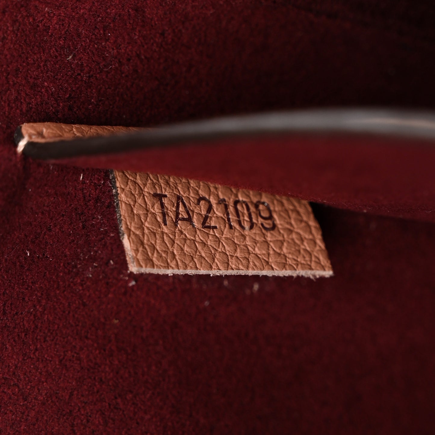 Soft Calfskin My Lockme Pochette Rose Silk Quartz