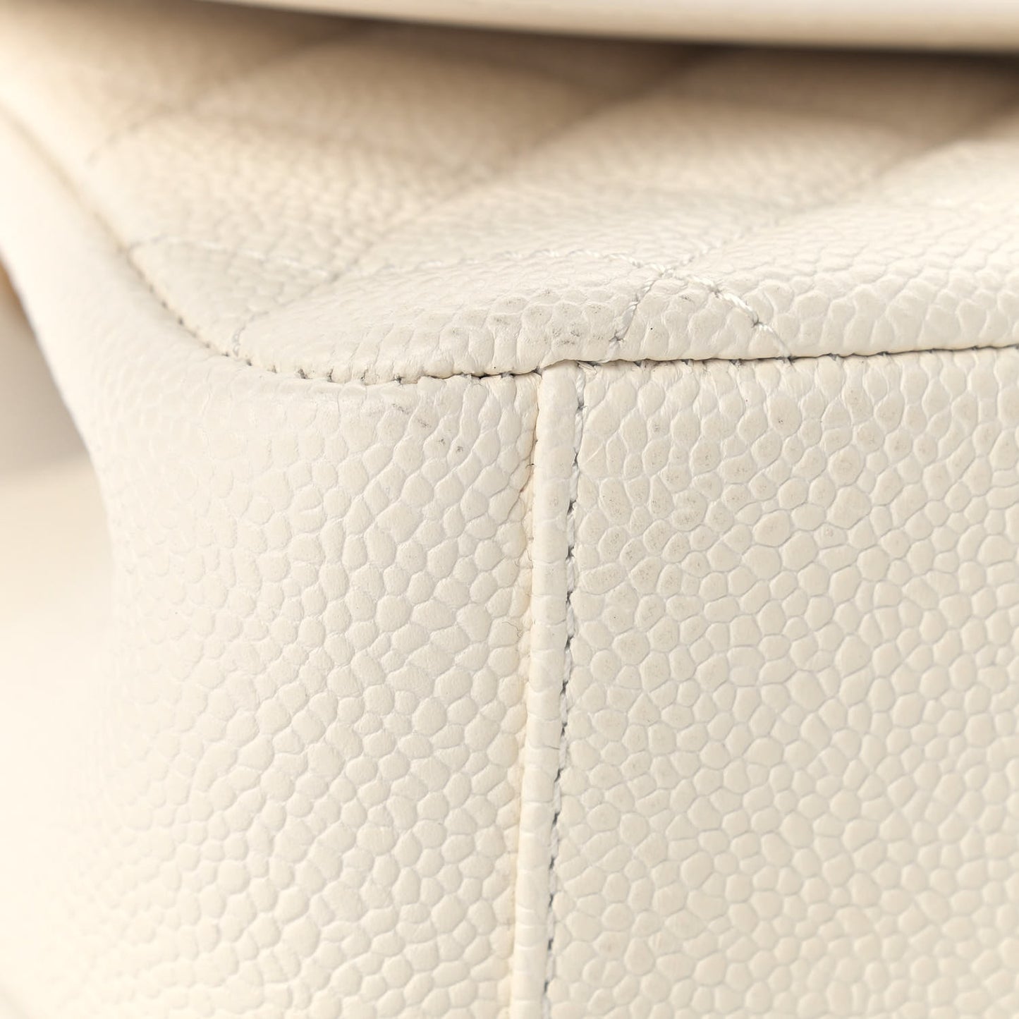 Caviar Quilted Medium CC Filigree Flap White Black