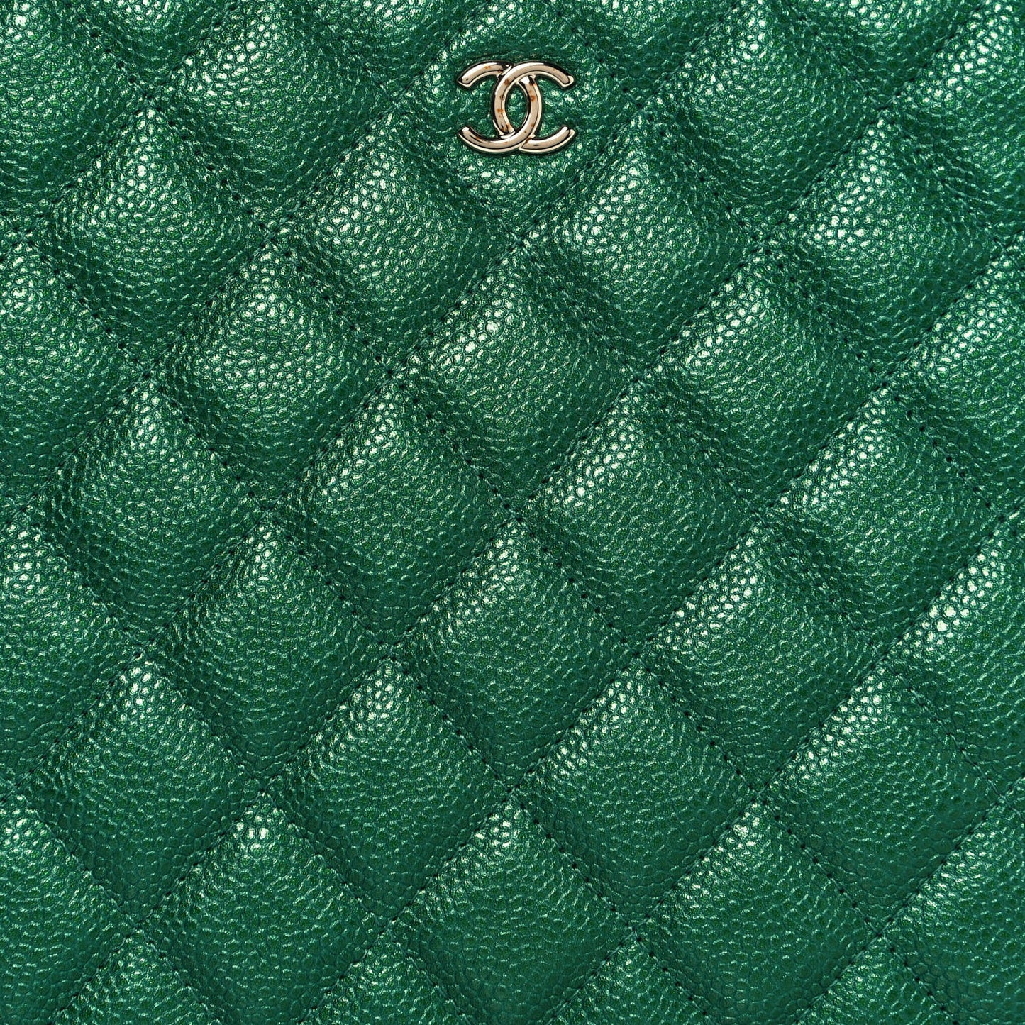 Metallic Caviar Quilted Medium Cosmetic Case Green