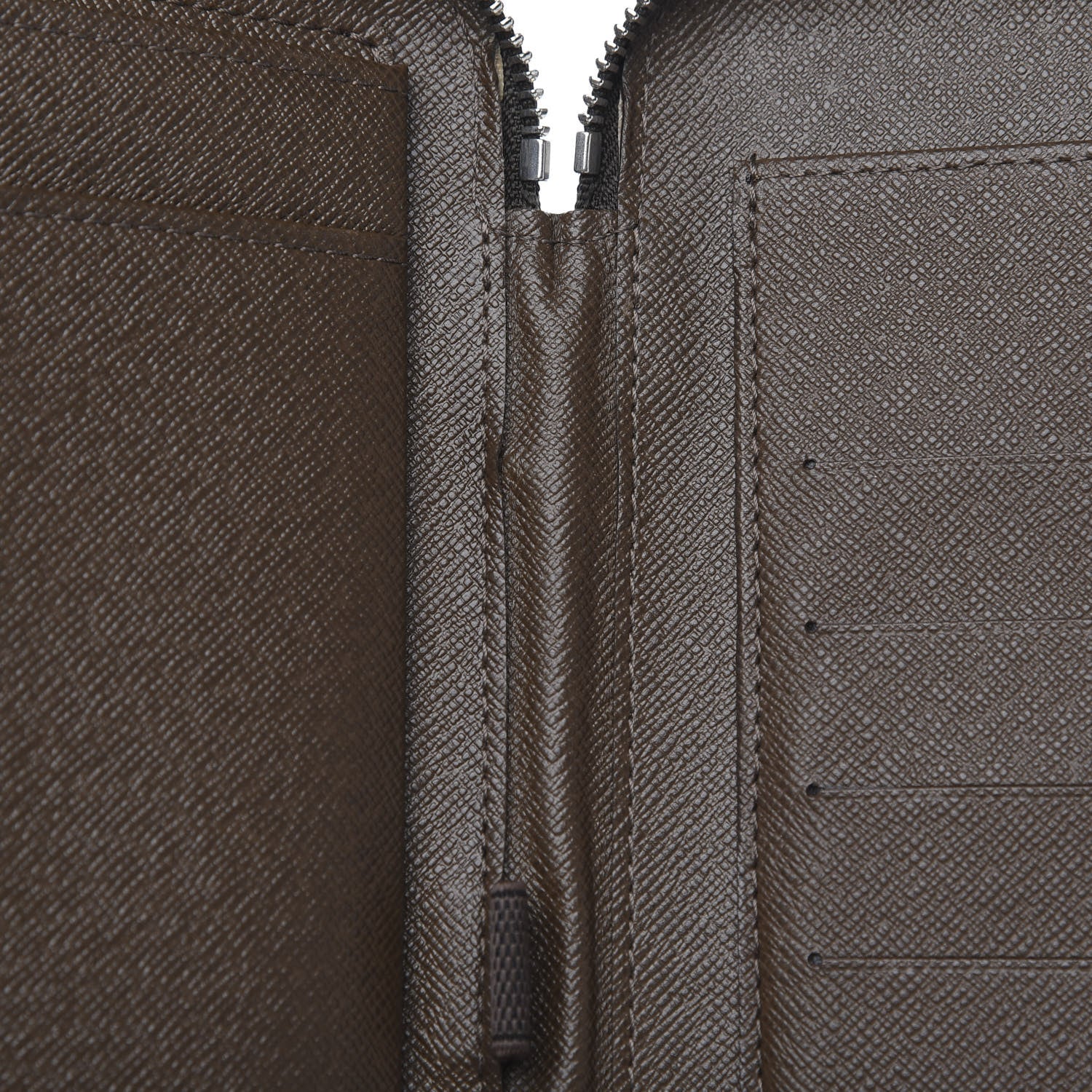 Louis Vuitton Taiga Atoll Travel Organizer Grizzli 9 of 10