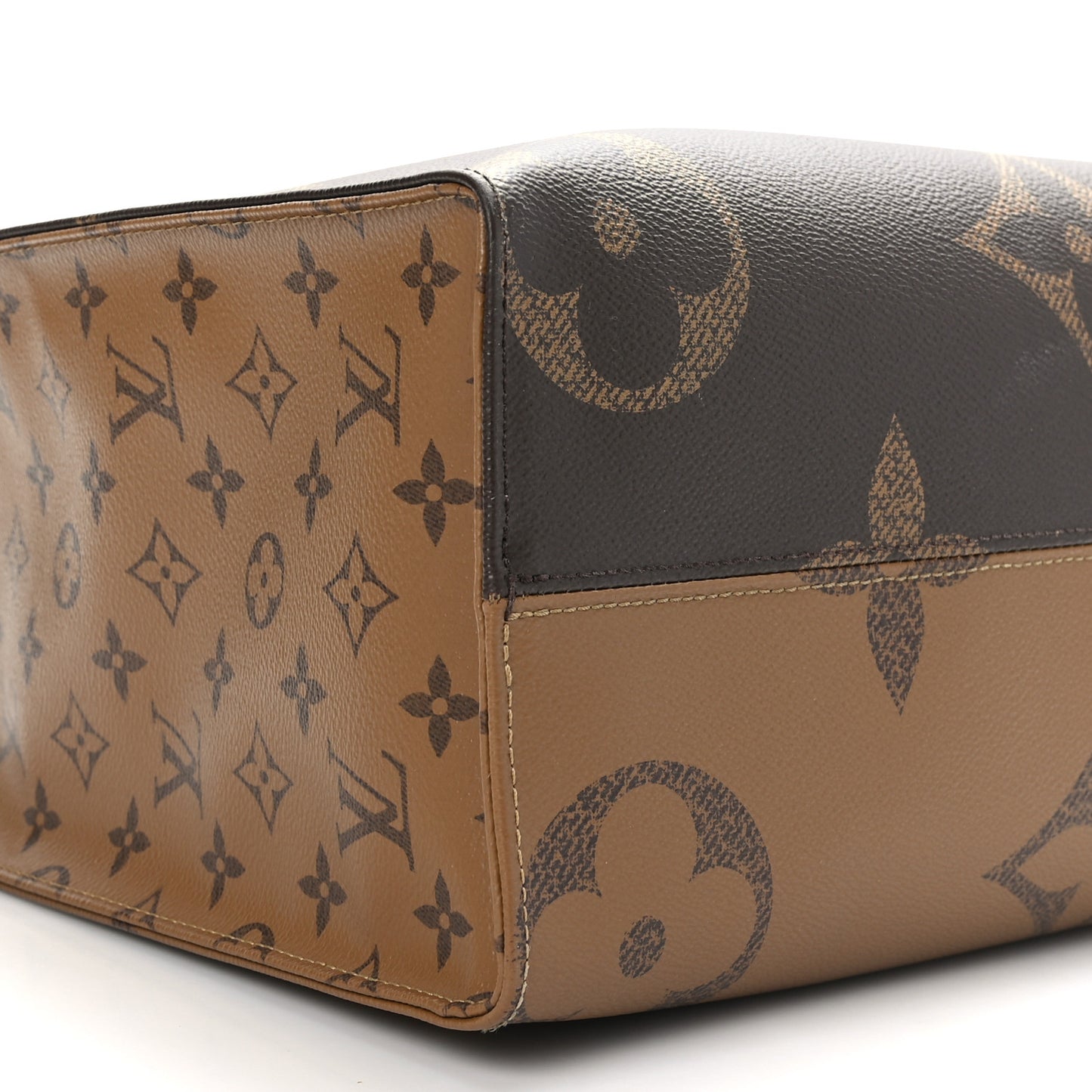 Reverse Monogram Giant Onthego MM