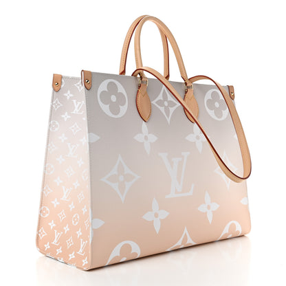 Louis Vuitton Monogram Giant By The Pool Onthego GM Brume 3 of 8