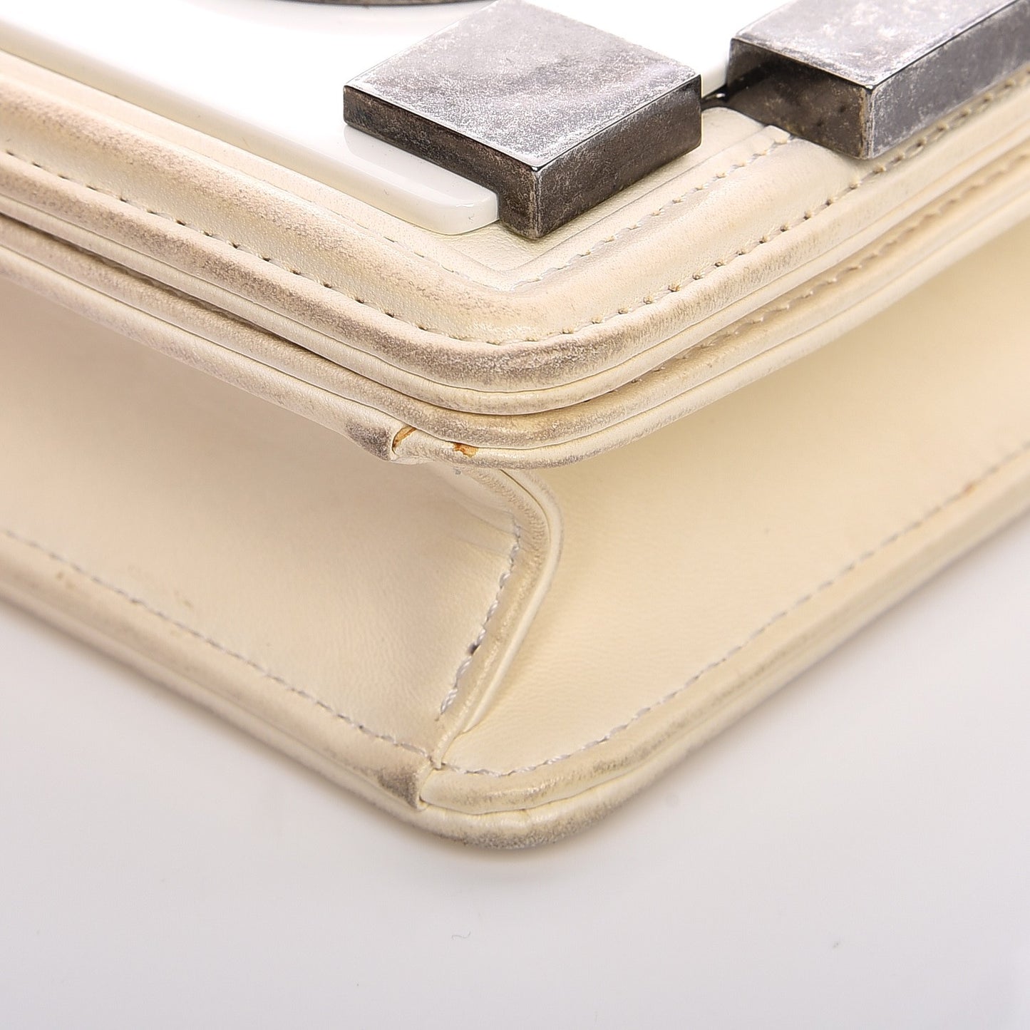 Lambskin Plexiglass Boy Brick Flap Dark White