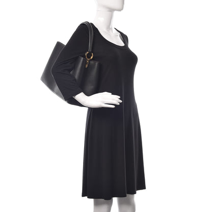 Louis Vuitton Taurillon Capucines MM Black 2 of 9