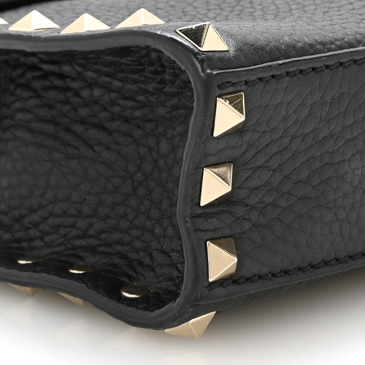 Pebbled Calfskin Medium Rockstud Flip Lock Crossbody Bag Black
