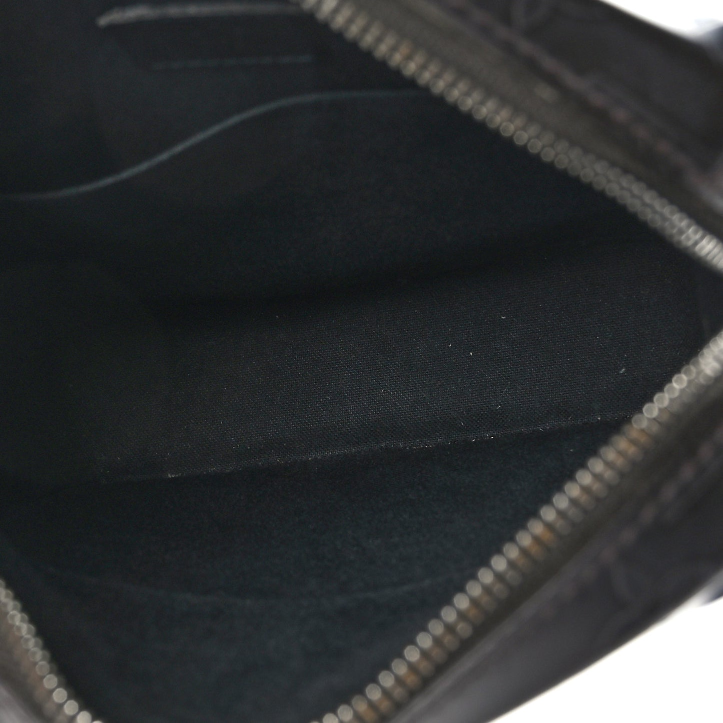 Monogram Glace Bobby Brown