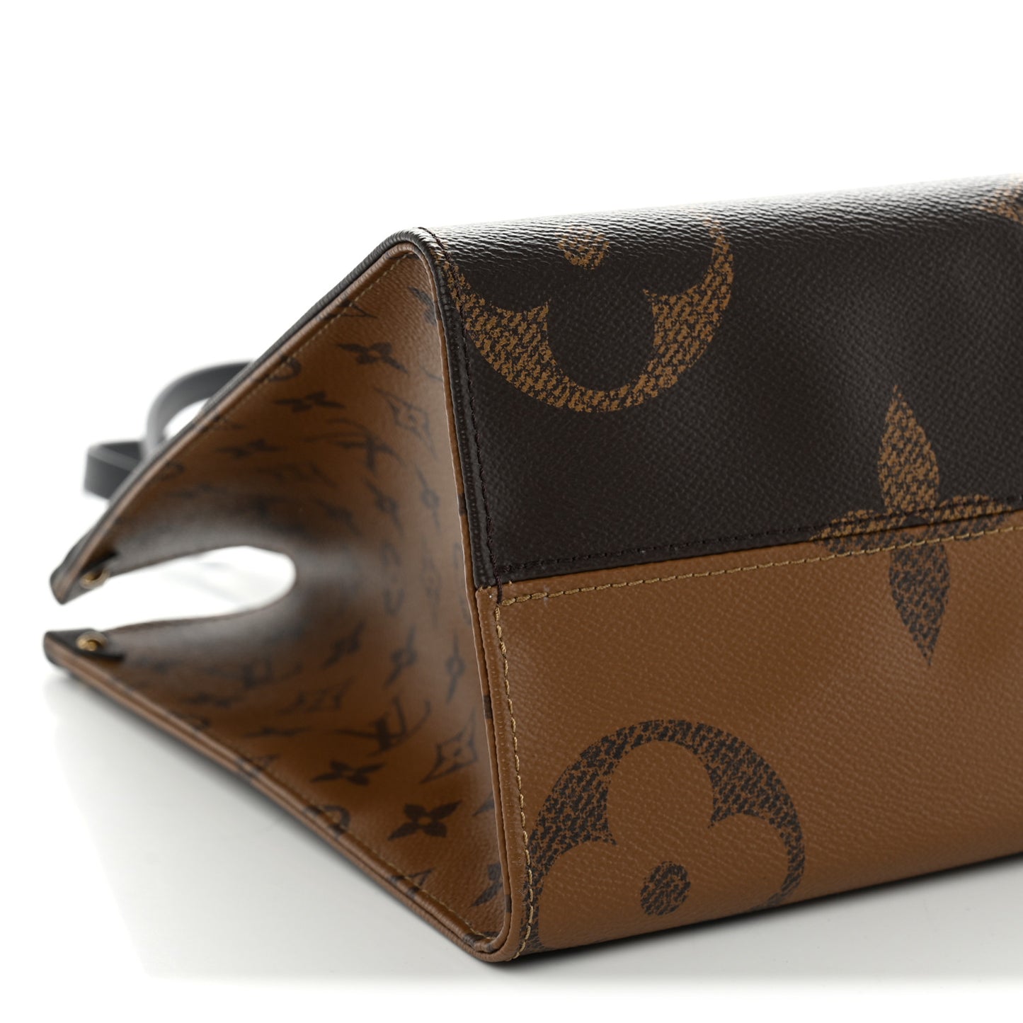 Reverse Monogram Giant Onthego MM