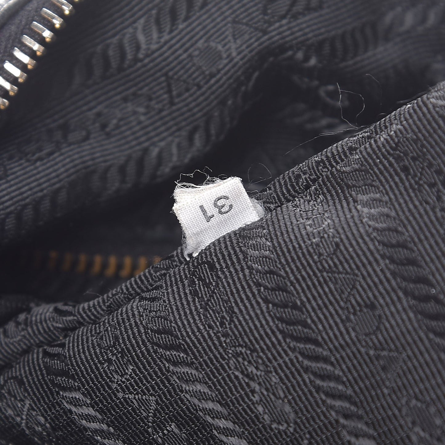 Vitello Daino Hobo Black
