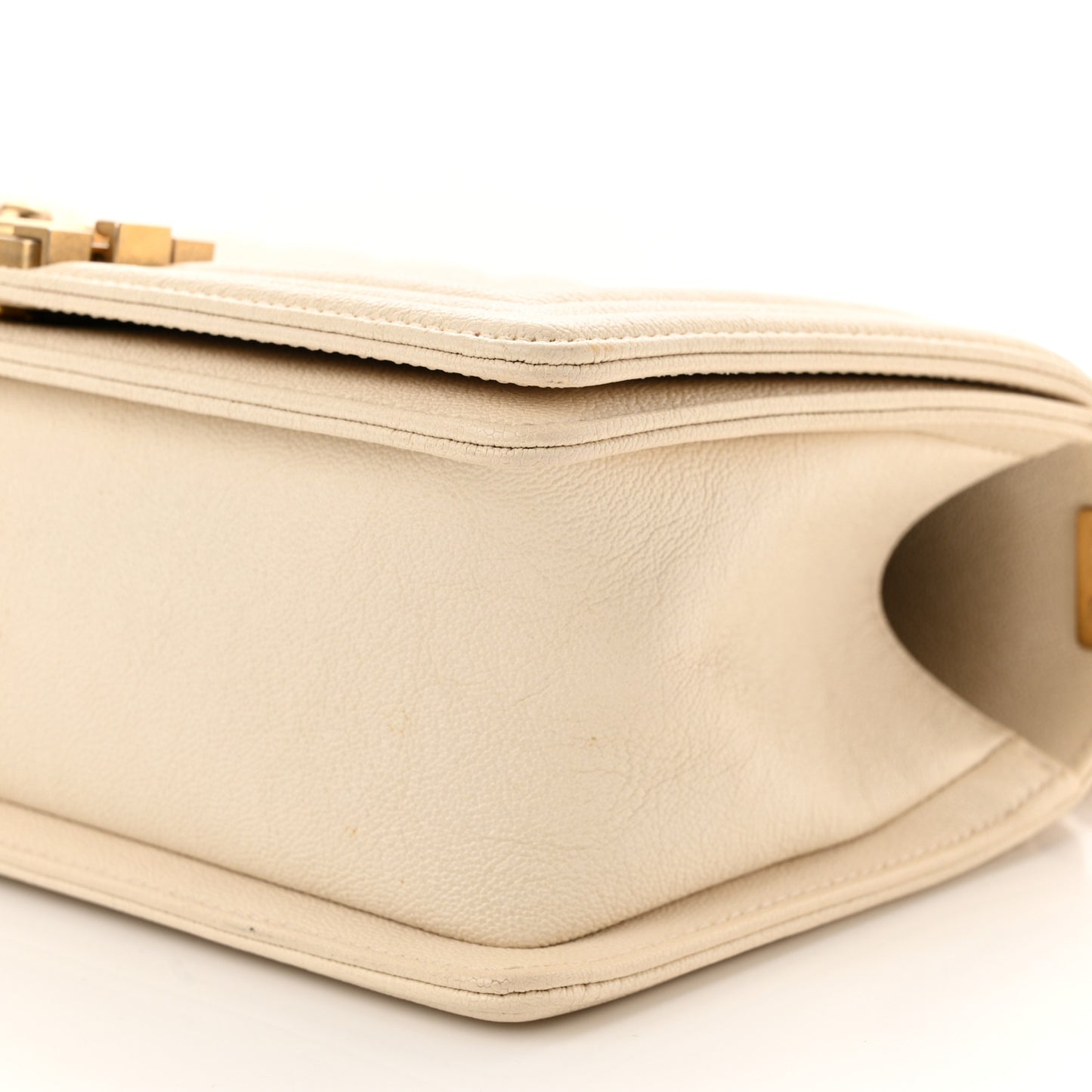 Caviar Quilted Medium Boy Flap Ivory