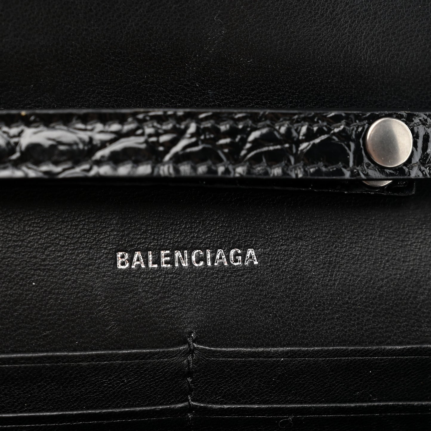 Shiny Calfskin Monochrome Crocodile Embossed Hourglass Chain Bag Black