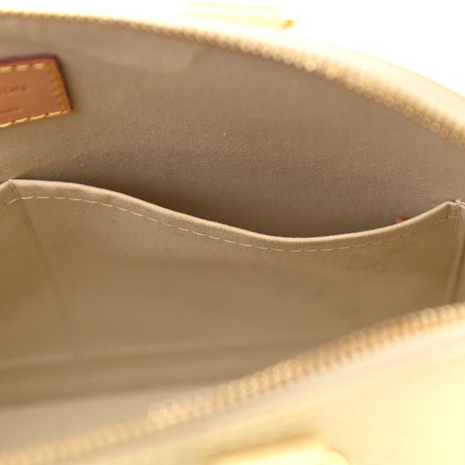 Louis Vuitton Vernis Alma PM Blanc Corail 13 of 16