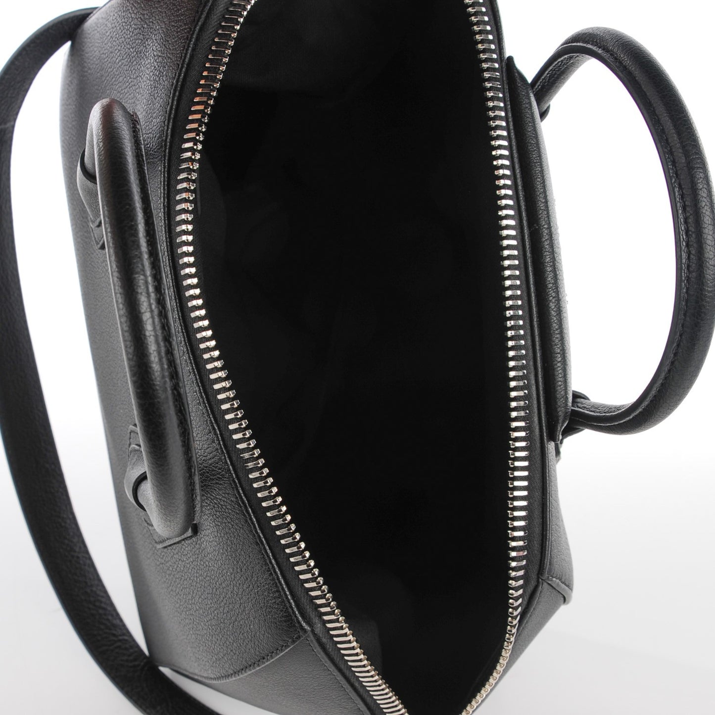 Sugar Goatskin Medium Antigona Black
