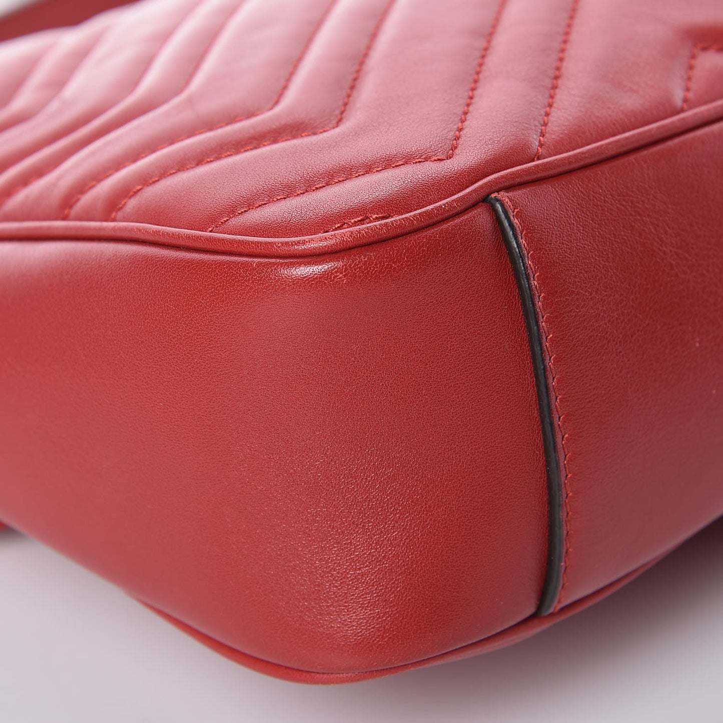 Calfskin Matelasse Medium GG Marmont Shoulder Bag Hibiscus Red