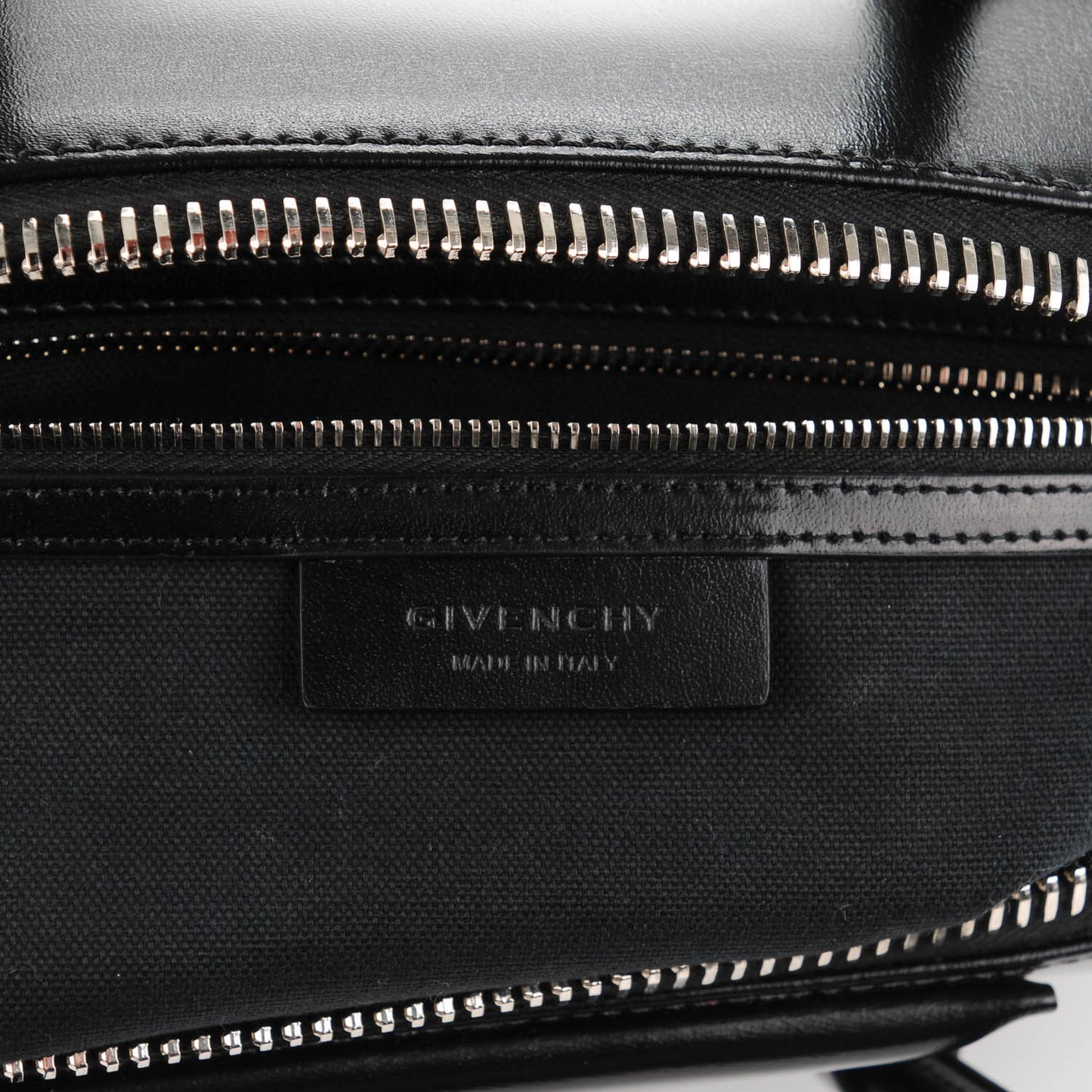 Shiny Lord Calfskin Medium Antigona Black