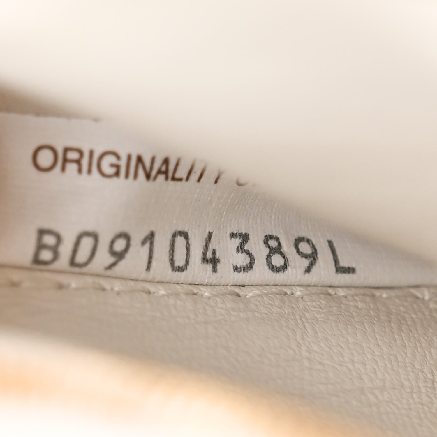 Bottega Veneta Lambskin Maxi Intreccio Padded Chain Cassette Crossbody Bag White 7 of 10