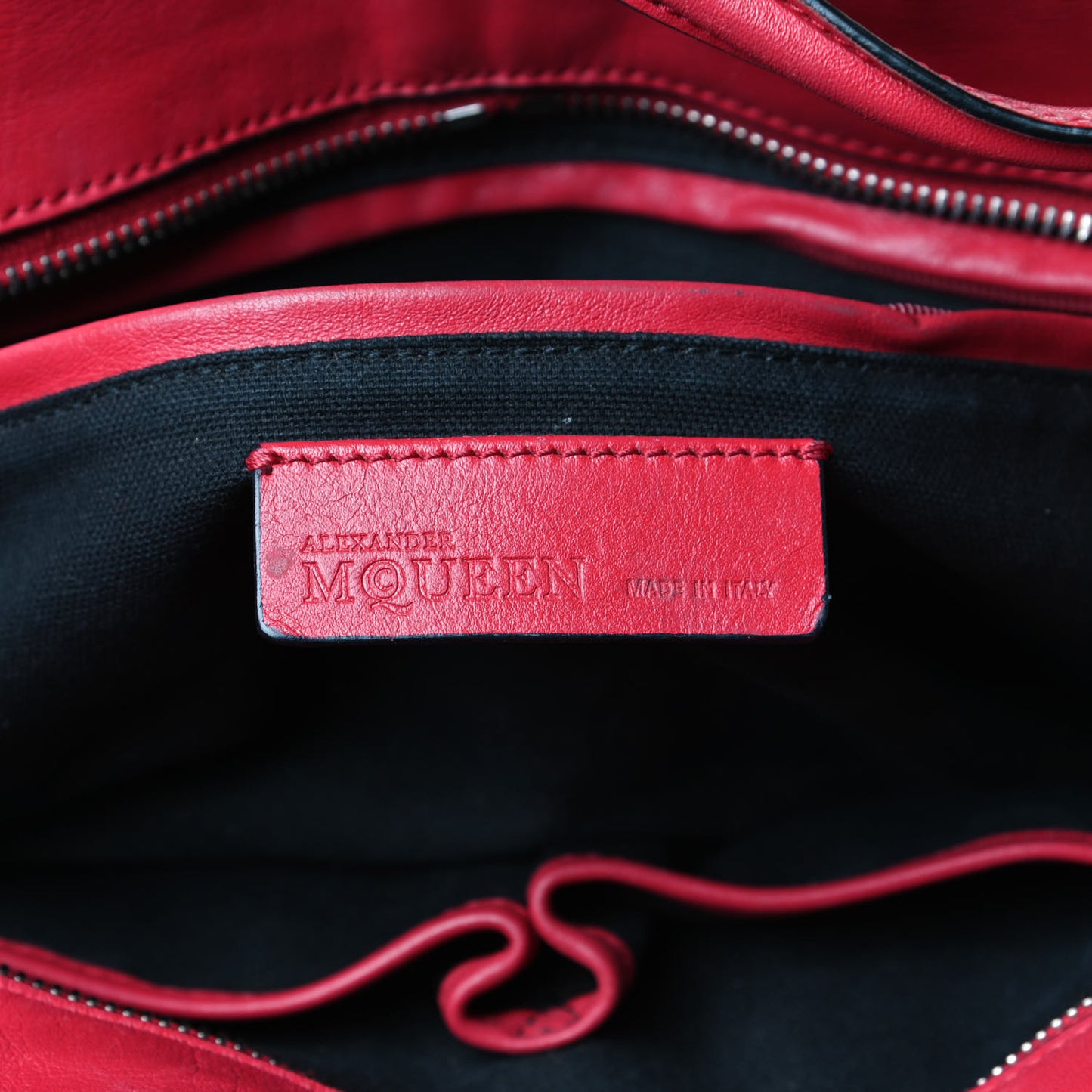 Pebbled Calfskin Small Skull Padlock Zip Around Tote Red