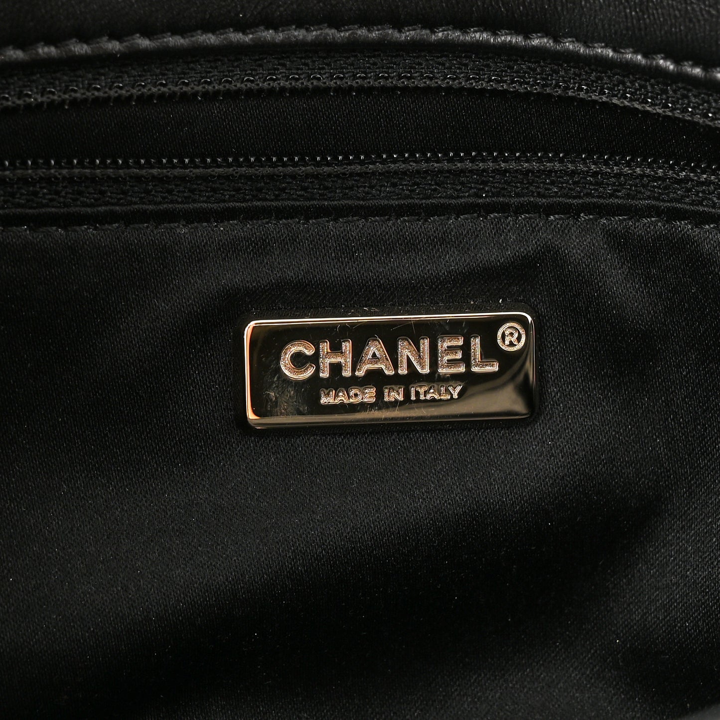 Lambskin Pearl On Flap Black