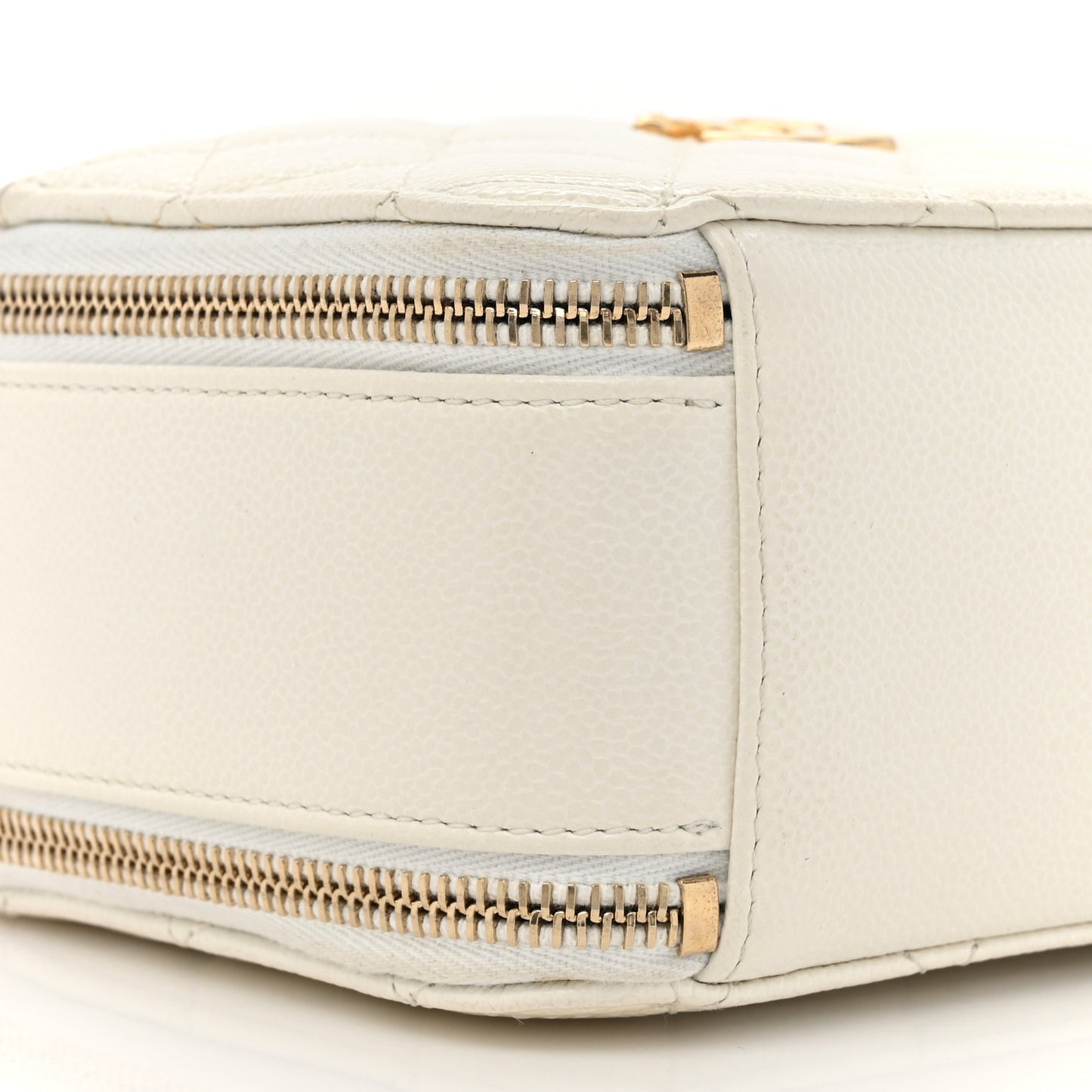 Caviar Quilted Mini Pick Me Up Vanity Case White