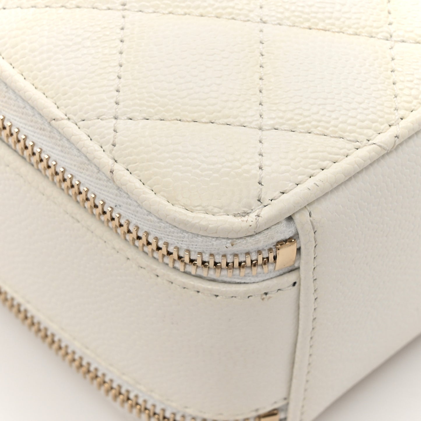 Caviar Quilted Small Pick Me Up Vanity Case White