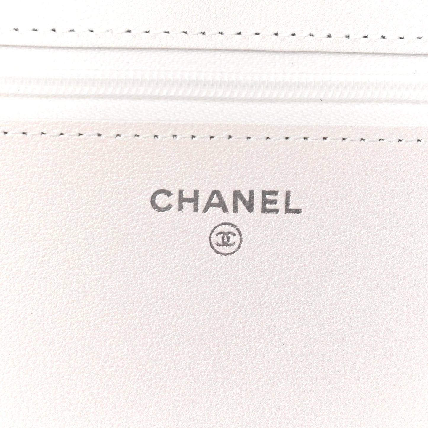Lambskin Quilted Coco Bow Wallet On Chain WOC White