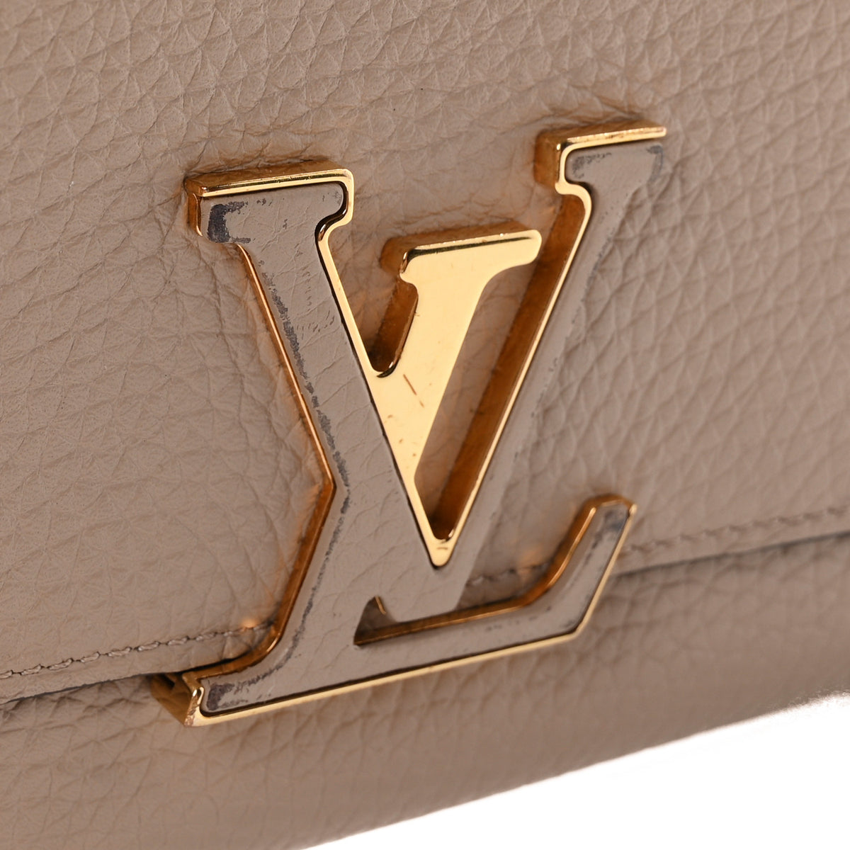 Taurillon Capucines Wallet Galet