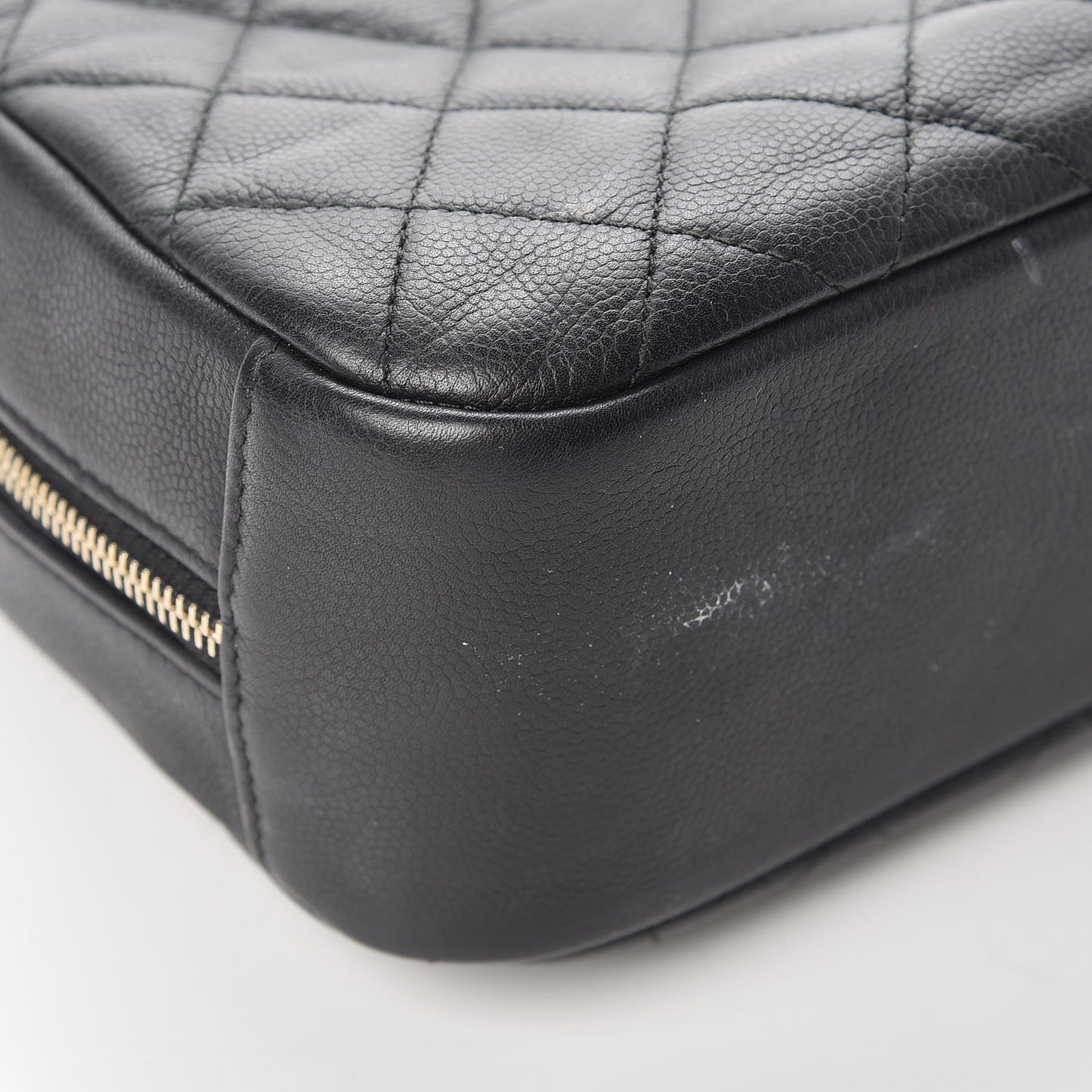 Caviar Quilted Curvy Pouch Cosmetic Case Black